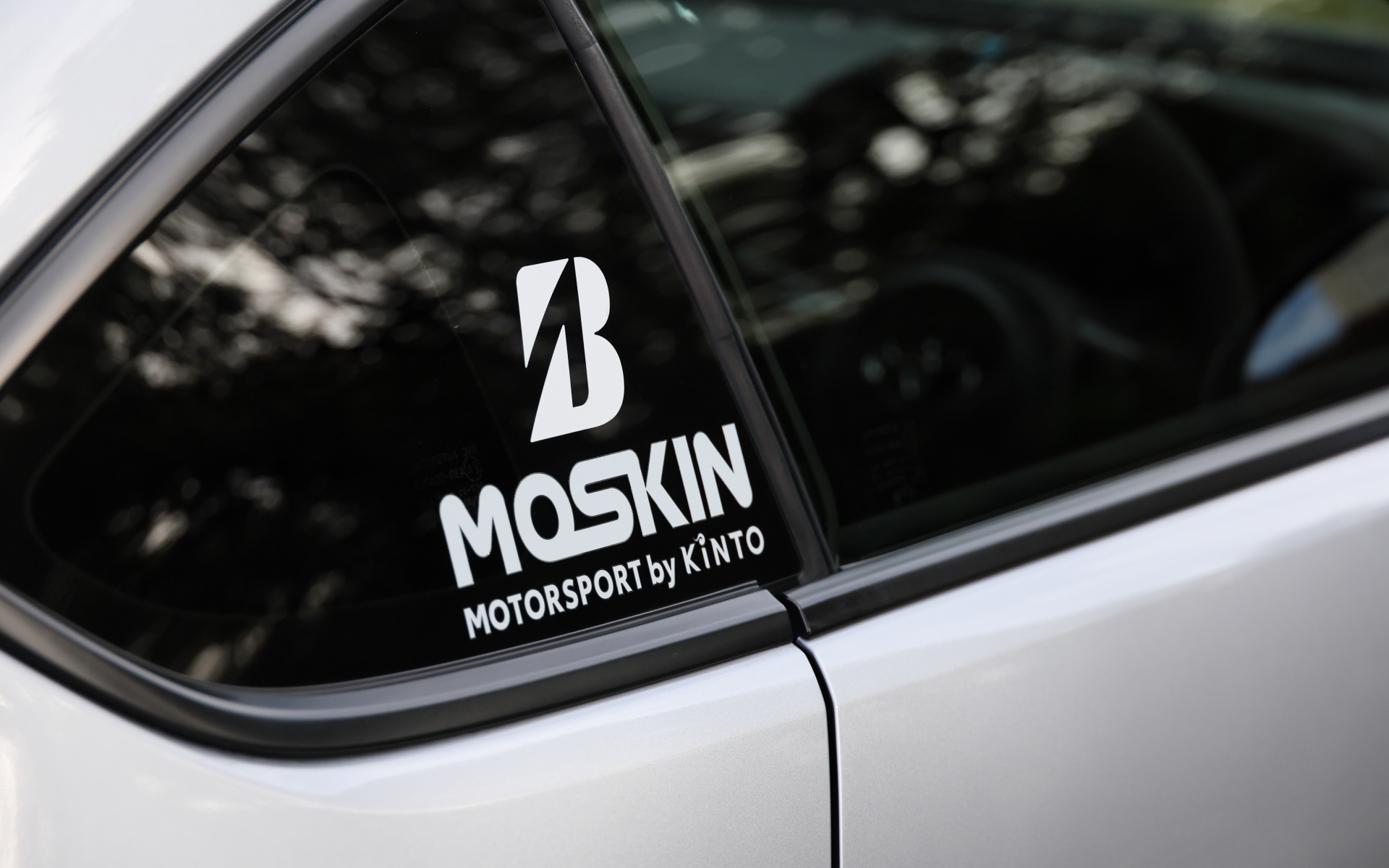 スポーツカーを購入してチューニングするのはハードルが高いけれど、まずは完成したチューニングカーをレンタルして体感してみてはいかがだろう