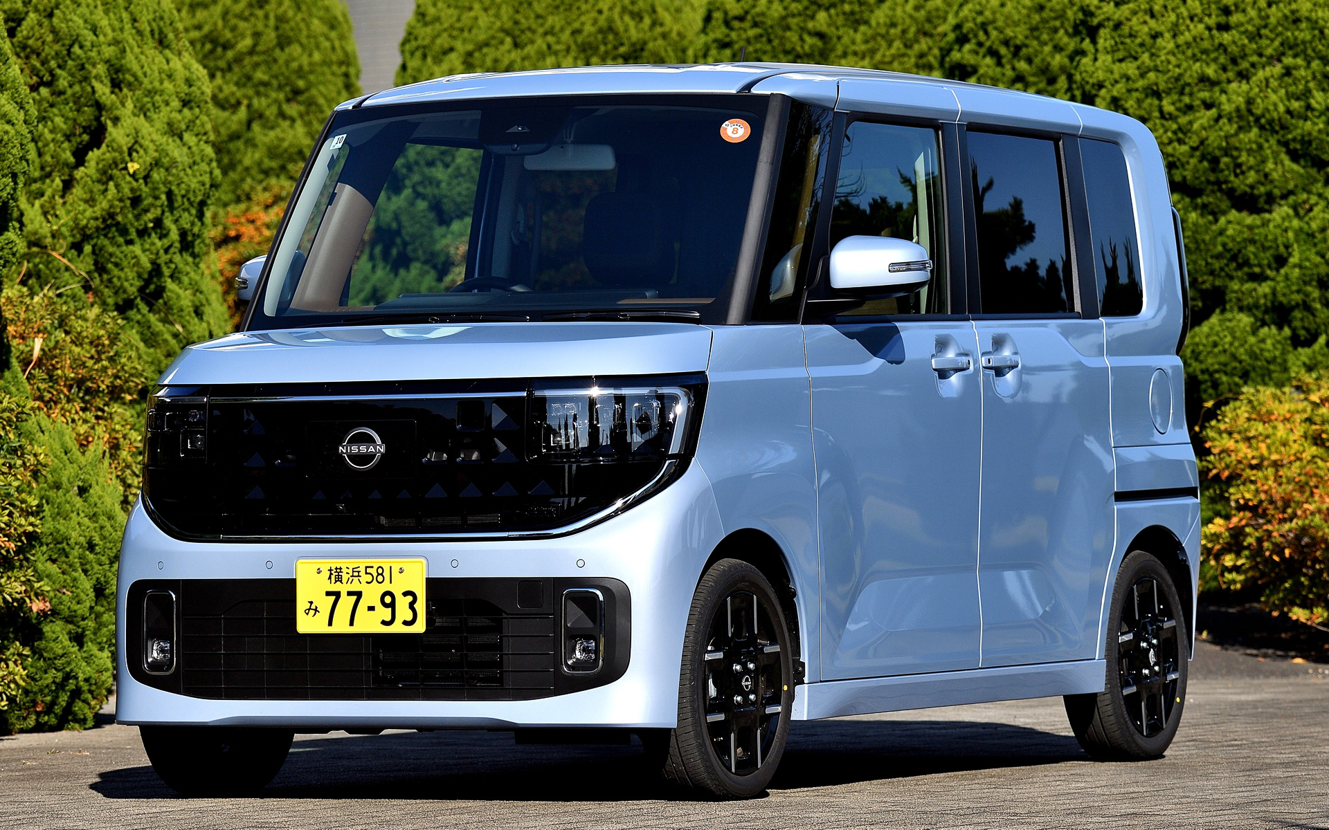 今回試乗したのは日産と三菱自動車工業の合弁会社NMKVのマネジメントのもと、日産が企画、開発を行なったスーパーハイトワゴンの新型「ルークス」。写真は「ハイウェイスター G ターボ プロパイロットエディション」（224万9500円/2WD）でボディサイズは3395×1475×1785mm（全長×全幅×全高）、ホイールベースは2495mm。なお、新型ルークスは11月30日時点で受注台数が2万2000台を突破し、好調な滑り出しを見せている