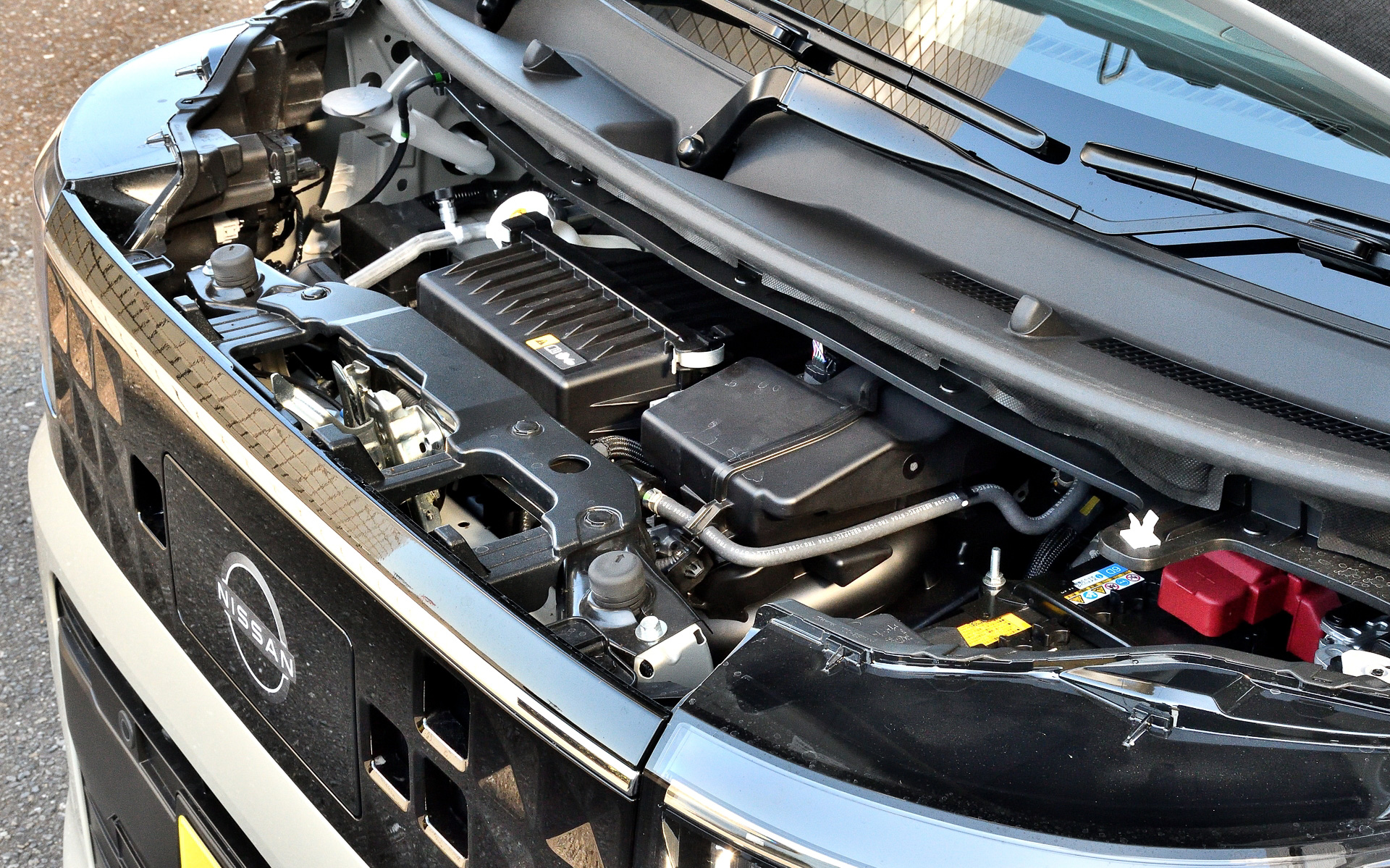 自然吸気の直列3気筒DOHC 0.66リッターエンジンは最高出力38kW（52PS）/6400rpm、最大トルク60Nm（6.1kgfm）/3200rpmを発生。WLTCモード燃費は21.0km/L