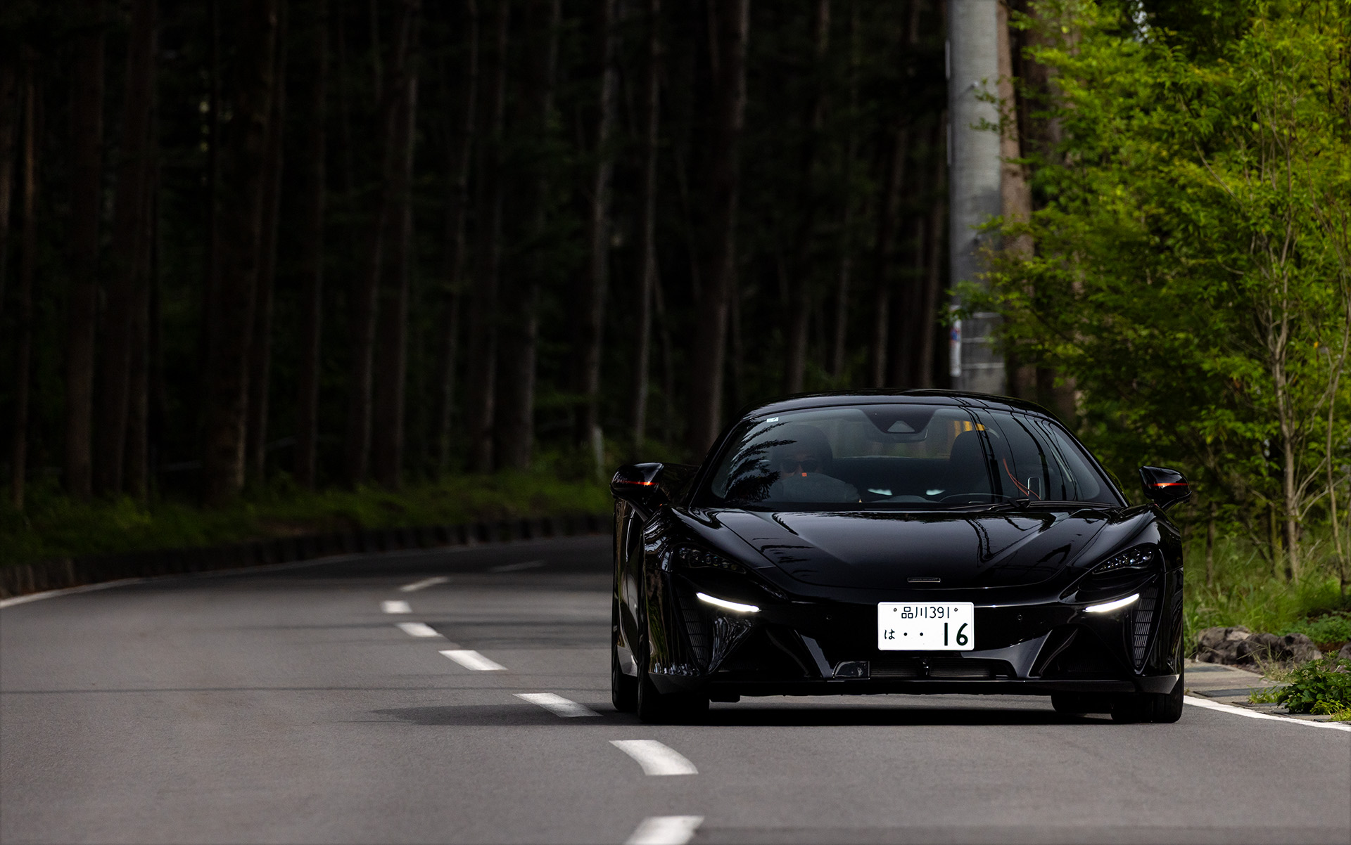 ハイブリッドでもスーパースポーツを楽しめる