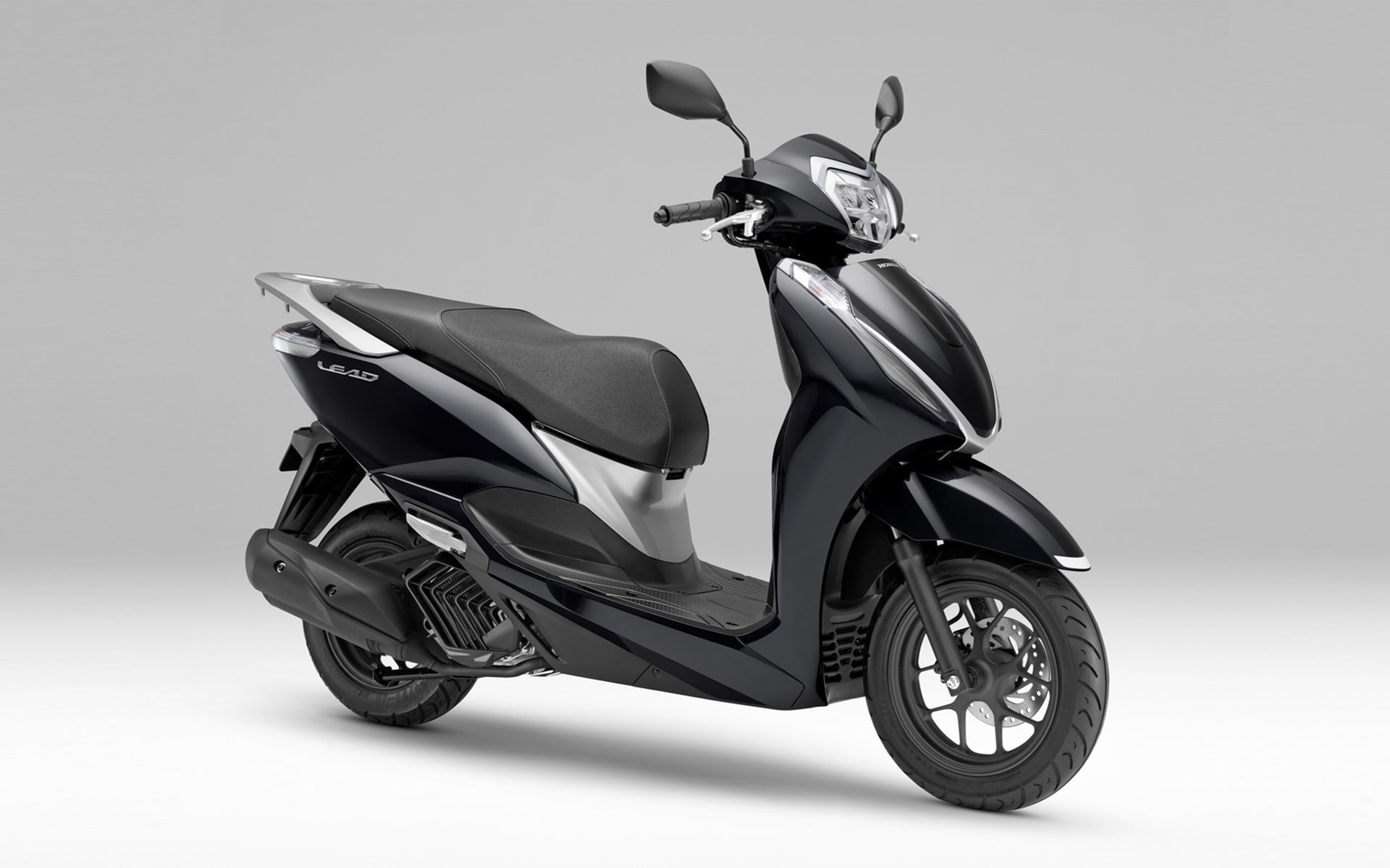 従来色「ポセイドンブラックメタリック」