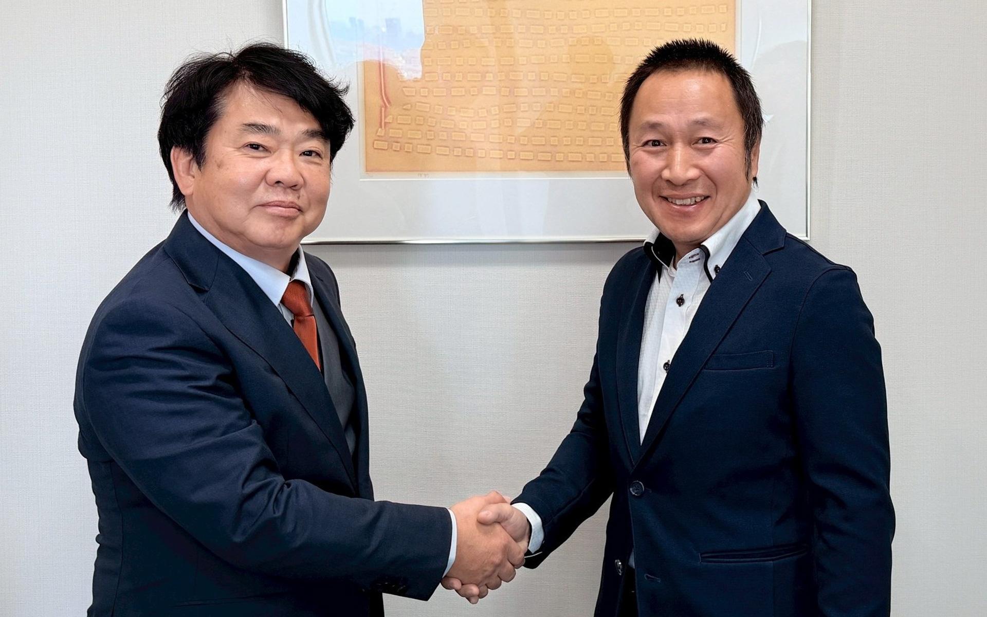 左から、株式会社ジェイズ・コーポレーション 代表取締役社長 梅本淳一氏、株式会社セントラルサーキット 代表取締役社長 井入宏之氏