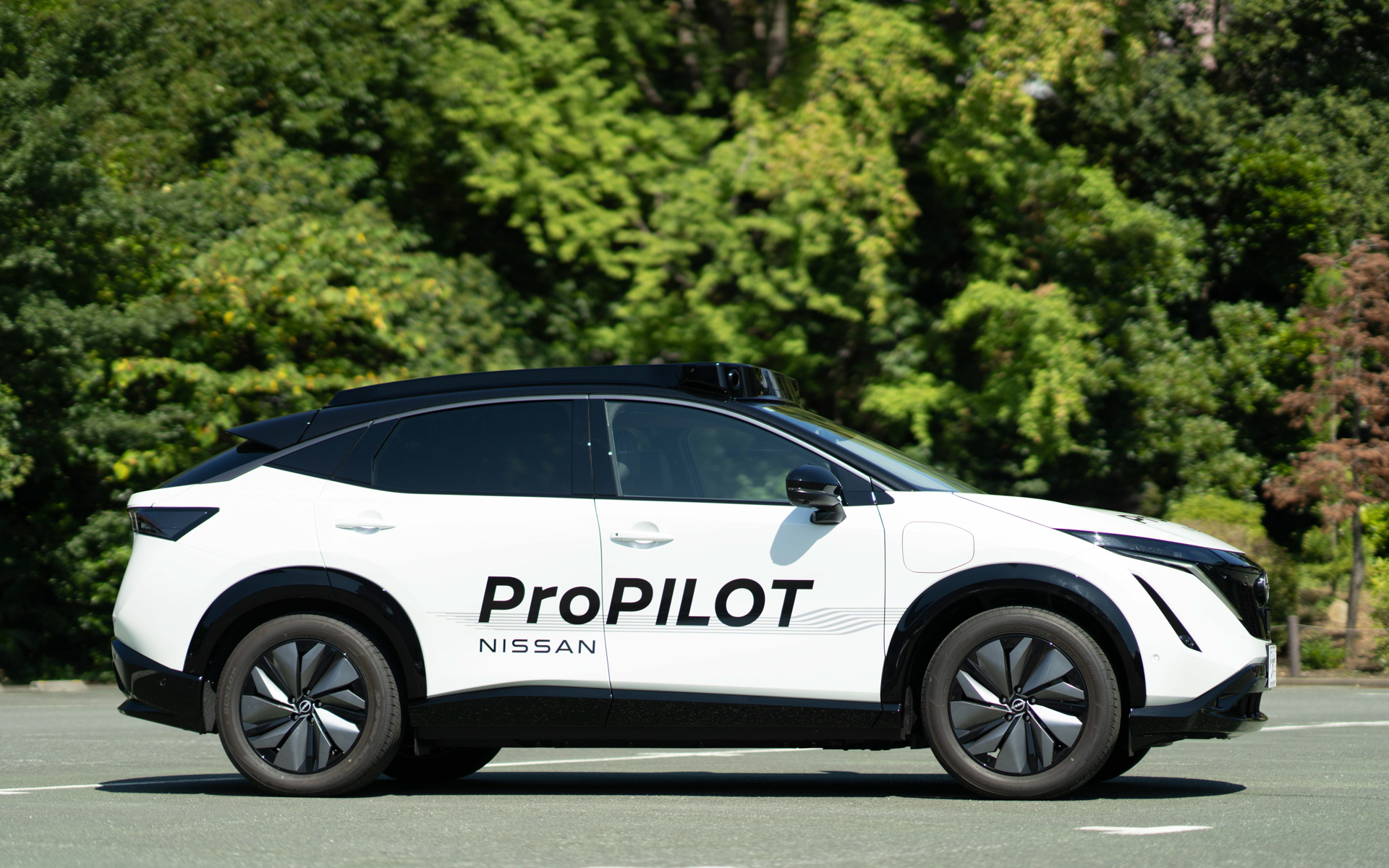 2027年度に発売予定のAI技術を搭載した次世代運転支援技術「プロパイロット」を搭載した「アリア」の開発試作車