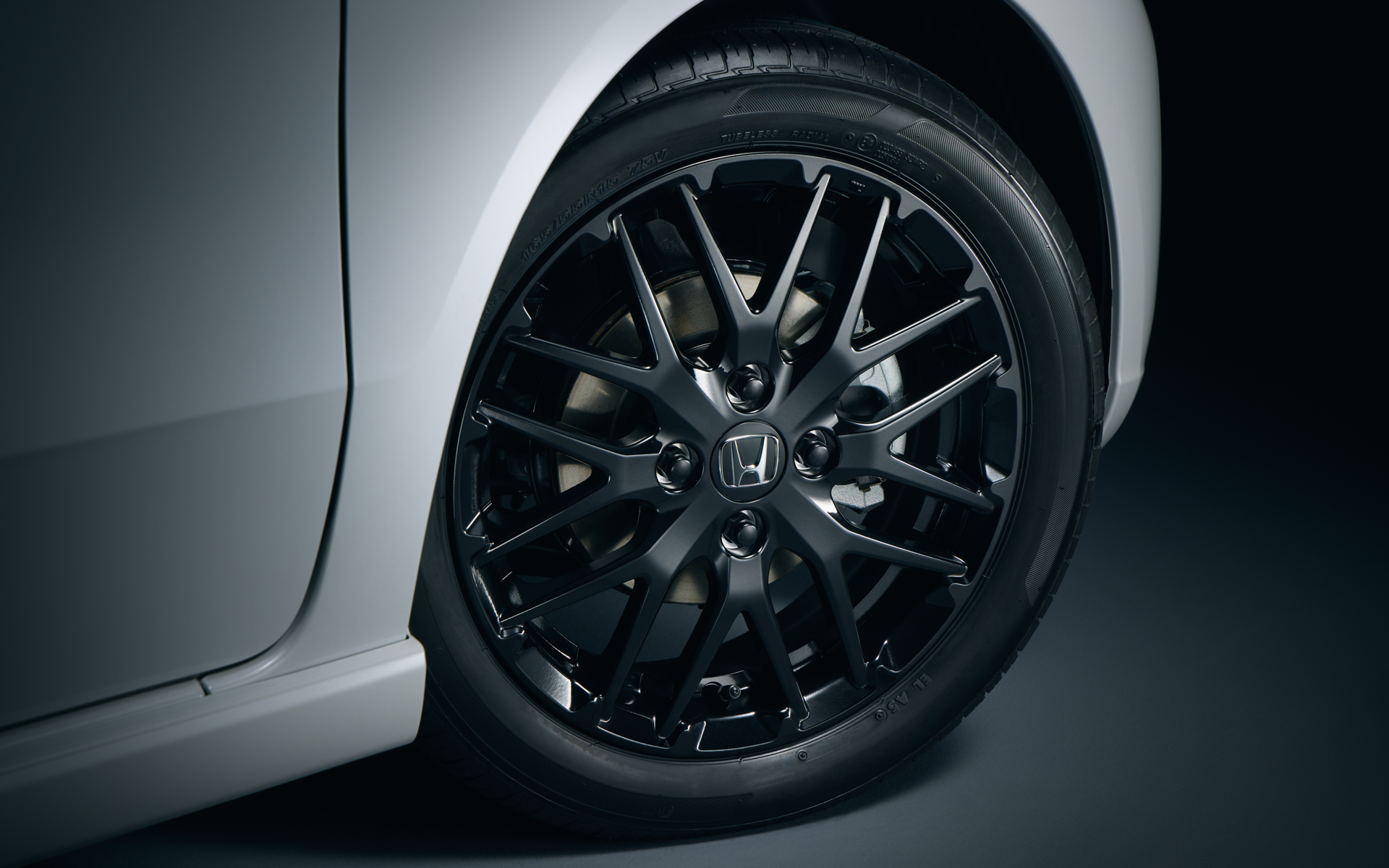 ベルリナブラック塗装のアルミホイール