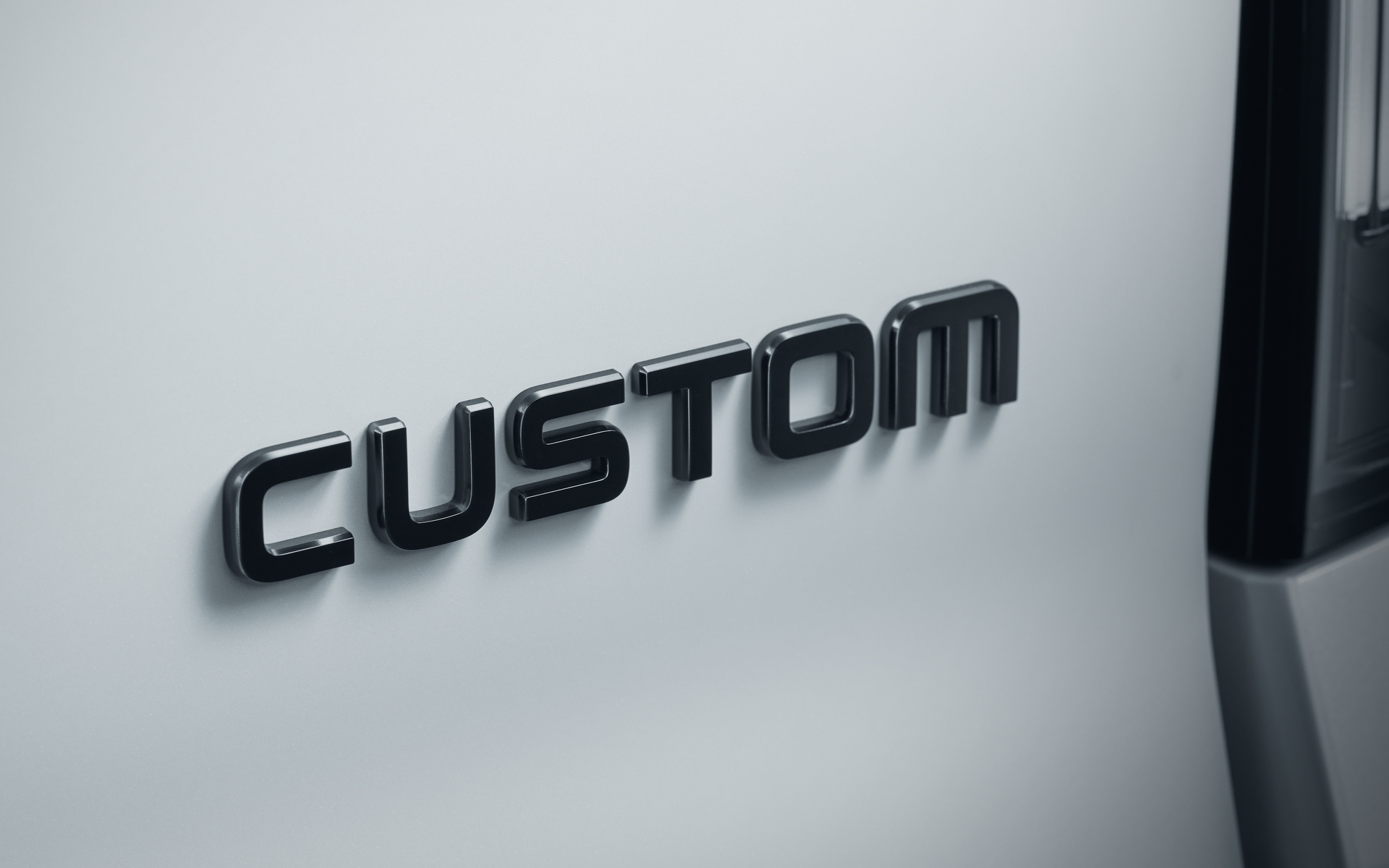 クリスタルブラック・パール塗装「N-BOX」＆「CUSTOM」エンブレム