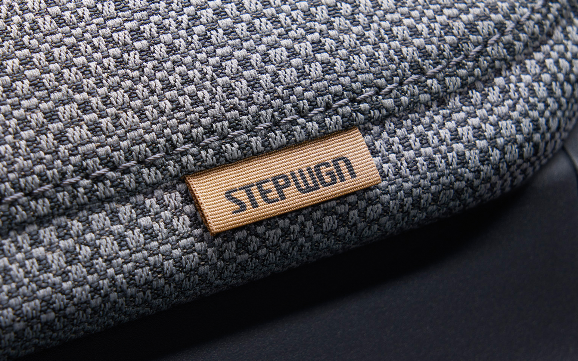 シートにあしらわれている「30周年専用STEP WGNタグ」