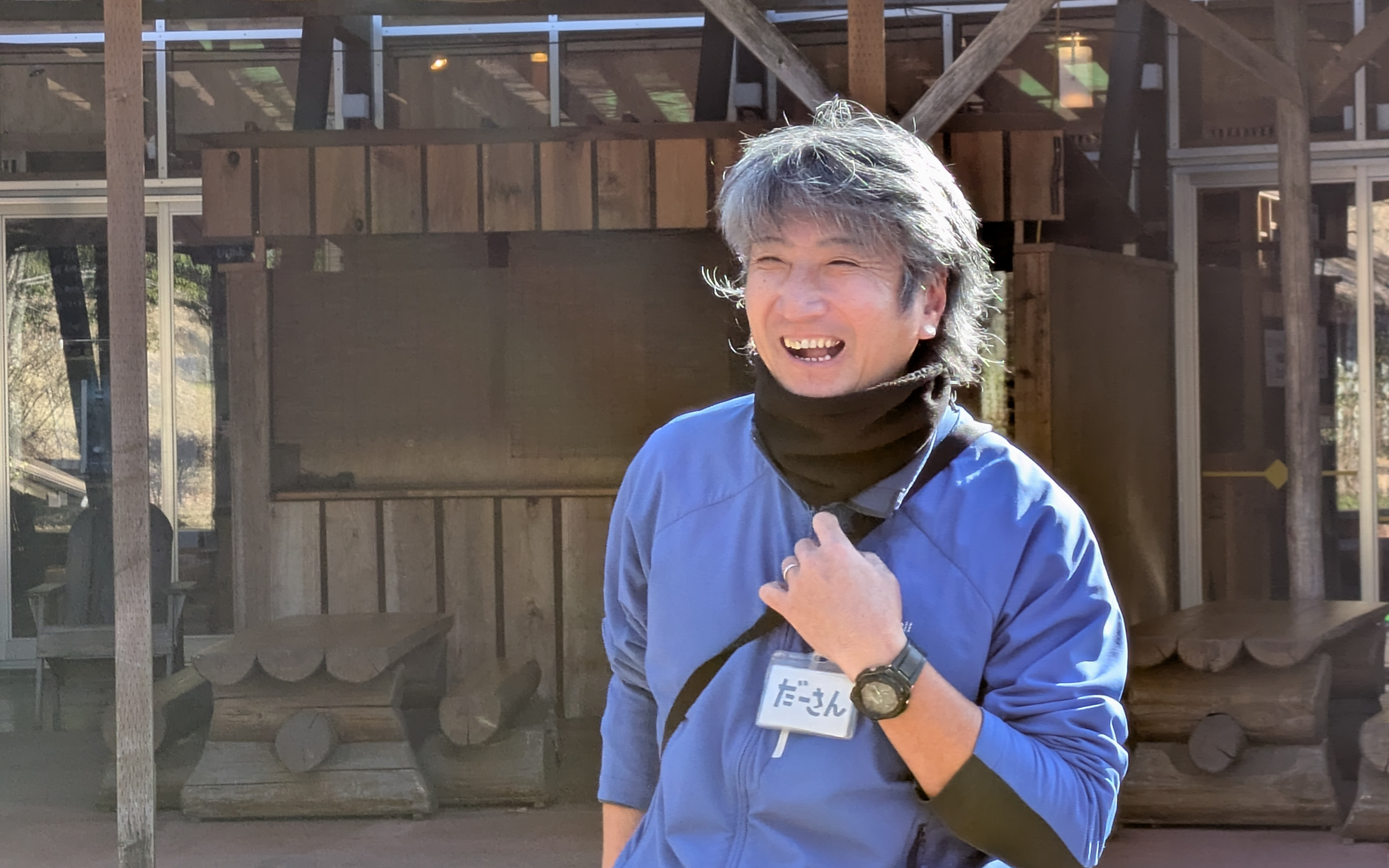 ハローウッズのスタッフ“だーさん”こと和田さんが施設や自然について案内しつつ、解説してくれた