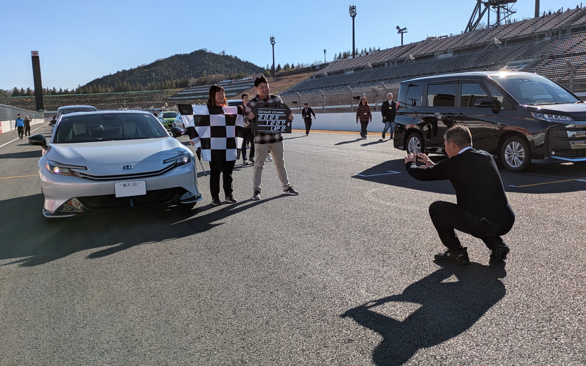 ホームストレートを歩けるのは、レースのスタート前に実施される「グリッドウォーク」などもあるが、とても貴重な体験となっていた