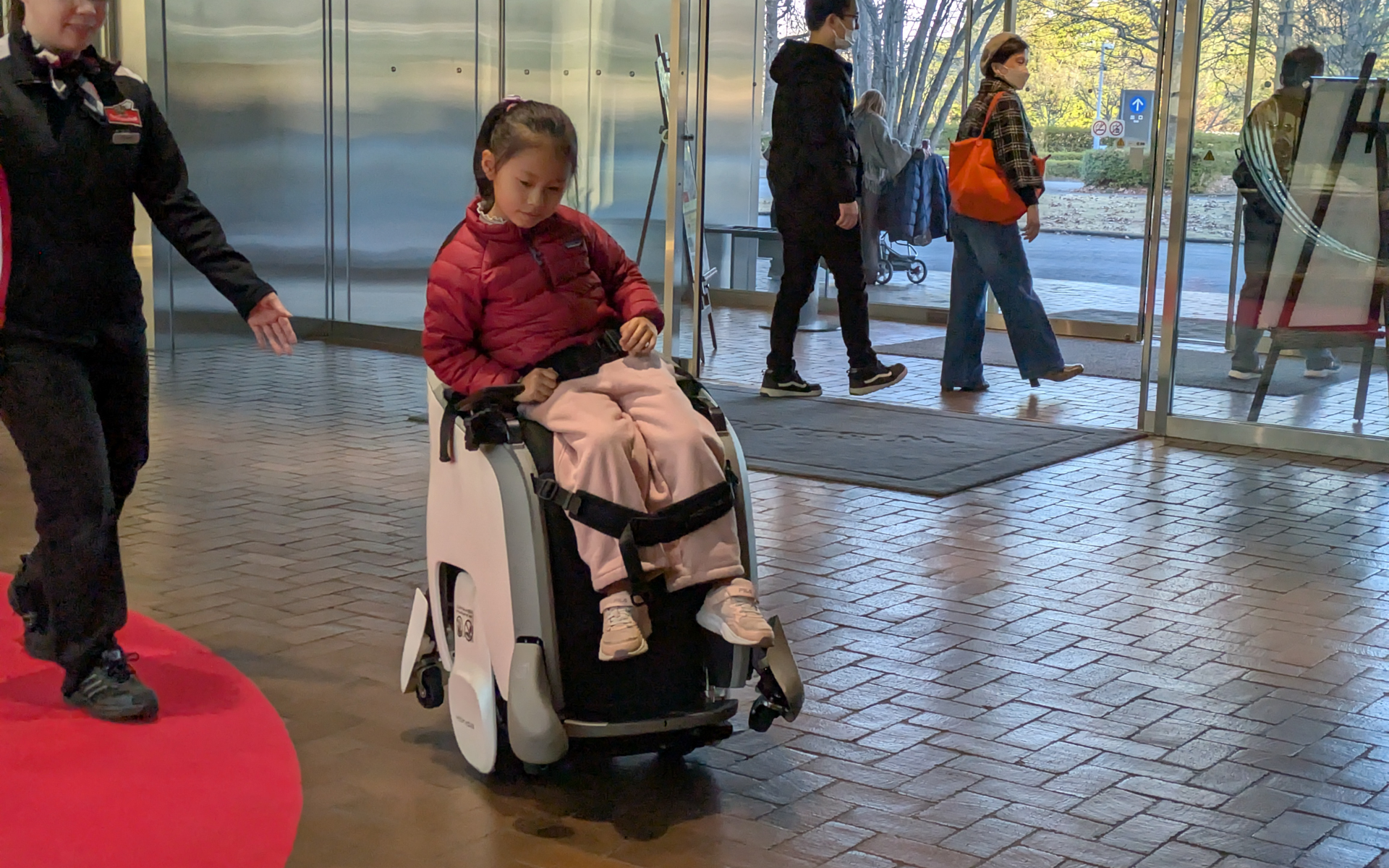 株主優待の体験会参加者の子供たちは、すぐに乗り方をマスターして楽しんでいた