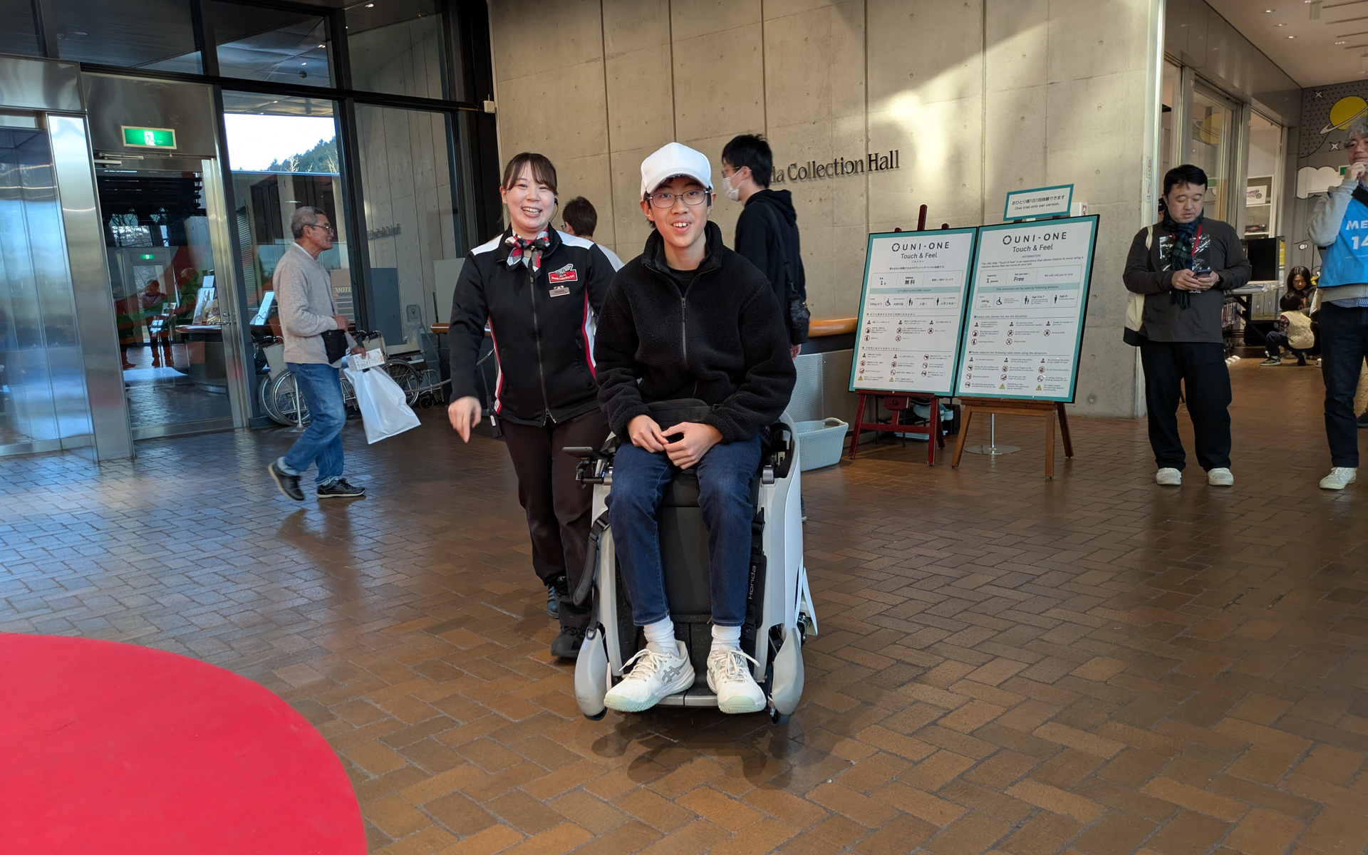 1階ロビーではパーソナルモビリティ「UNI-ONE（ユニワン）」の試乗会も実施されていた（※期間限定）