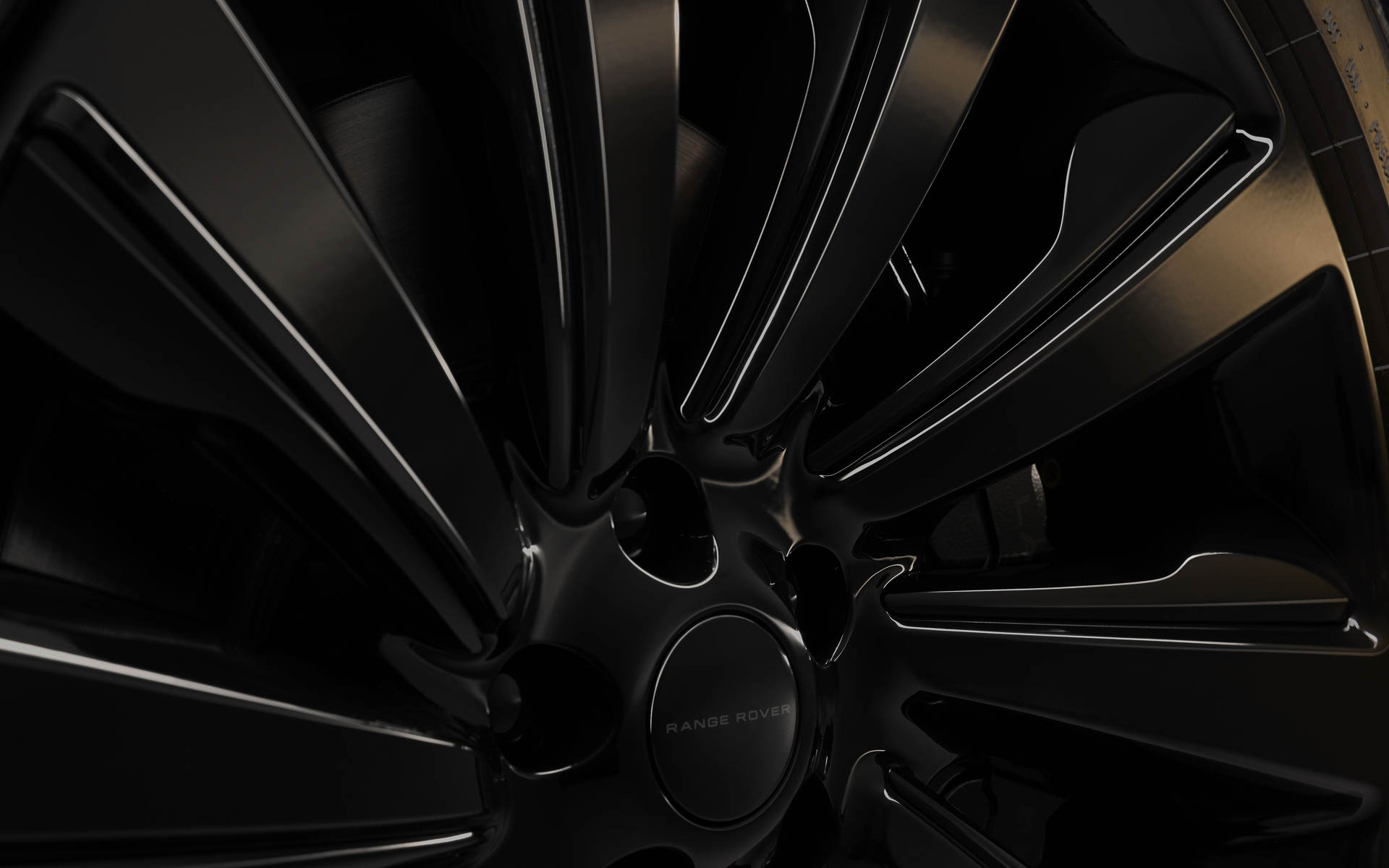 ナルヴィックブラック（ソリッド）のボディカラーを採用し、グリルやバッヂといった細部に至るまですべてブラックで統一