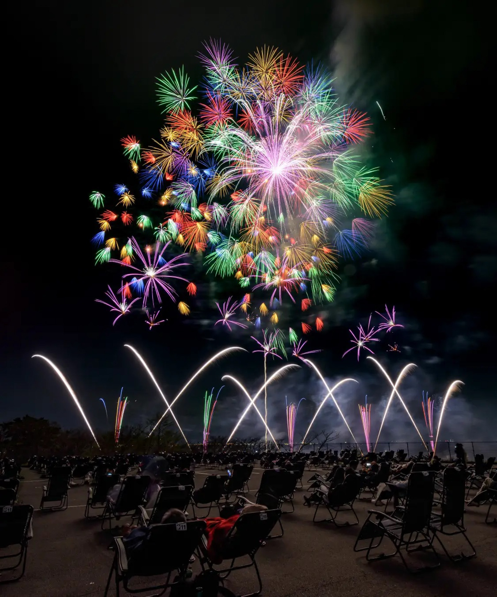 イベントの最大の見どころのひとつが「2尺玉」の打ち揚げ