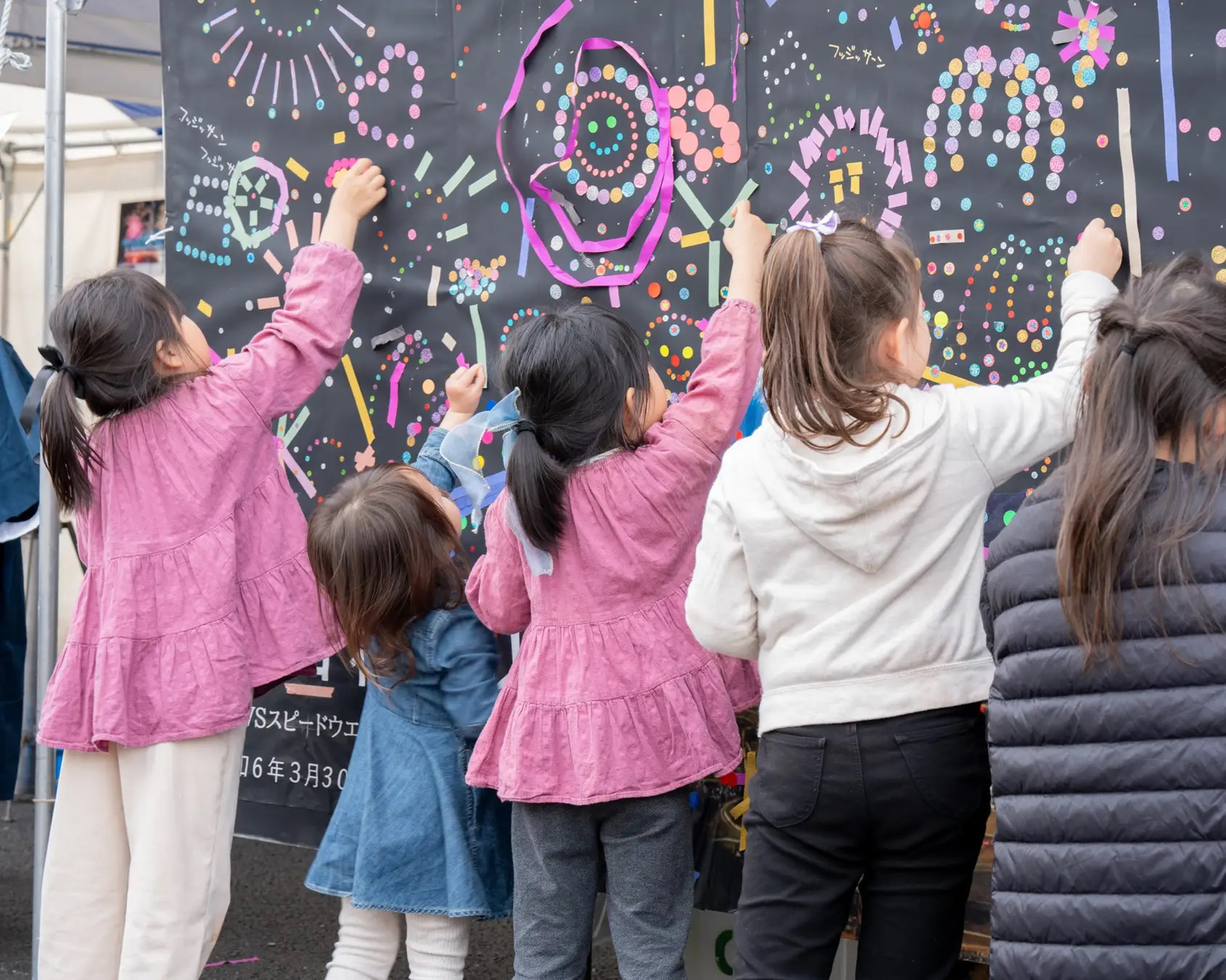 イベント当日は13時開場予定。花火打ち上げ開始の約30分前まで、会場内外でさまざまなプログラムを用意。「グルメ」「クルマ体験コンテンツ」「ワークショップ」「走行コンテンツ」など、家族や仲間とともに、春の一日を丸ごと満喫できるコンテンツを用意する予定