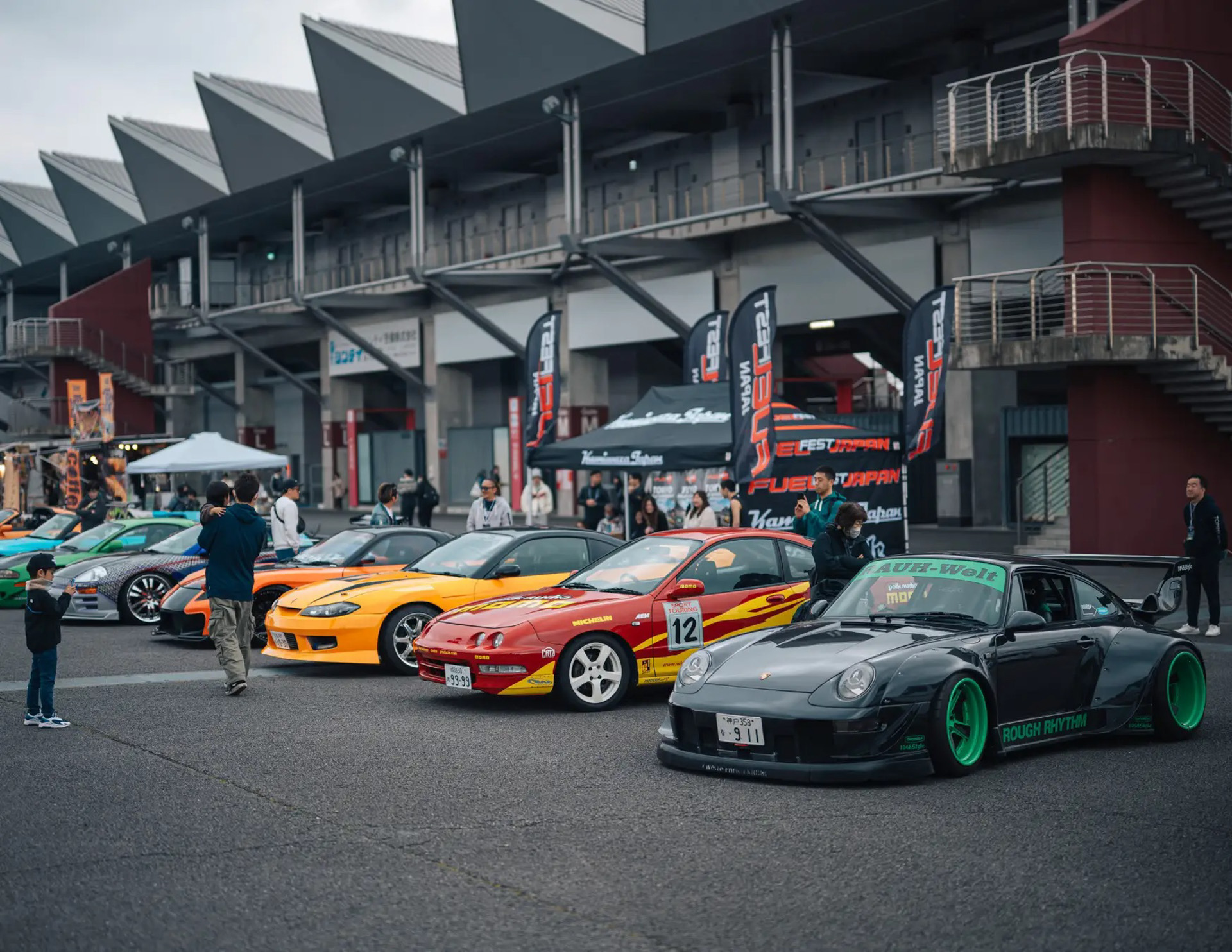 イベント当日は13時開場予定。花火打ち上げ開始の約30分前まで、会場内外でさまざまなプログラムを用意。「グルメ」「クルマ体験コンテンツ」「ワークショップ」「走行コンテンツ」など、家族や仲間とともに、春の一日を丸ごと満喫できるコンテンツを用意する予定