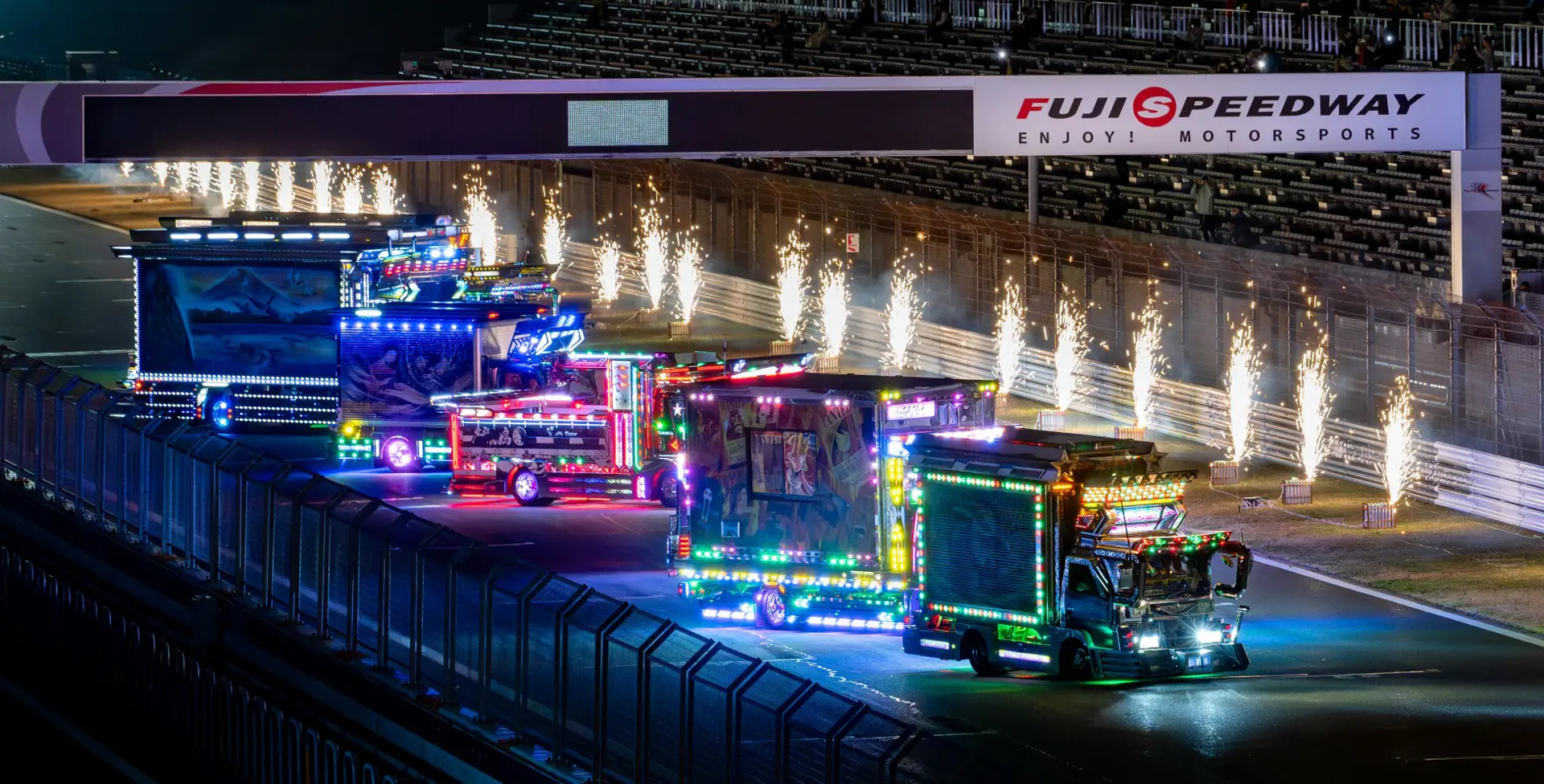 イベント当日は13時開場予定。花火打ち上げ開始の約30分前まで、会場内外でさまざまなプログラムを用意。「グルメ」「クルマ体験コンテンツ」「ワークショップ」「走行コンテンツ」など、家族や仲間とともに、春の一日を丸ごと満喫できるコンテンツを用意する予定