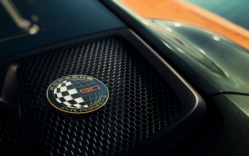 ポルシェ、F. A.ポルシェ生誕90年記念の「911 GT3 90 F. A.ポルシェ