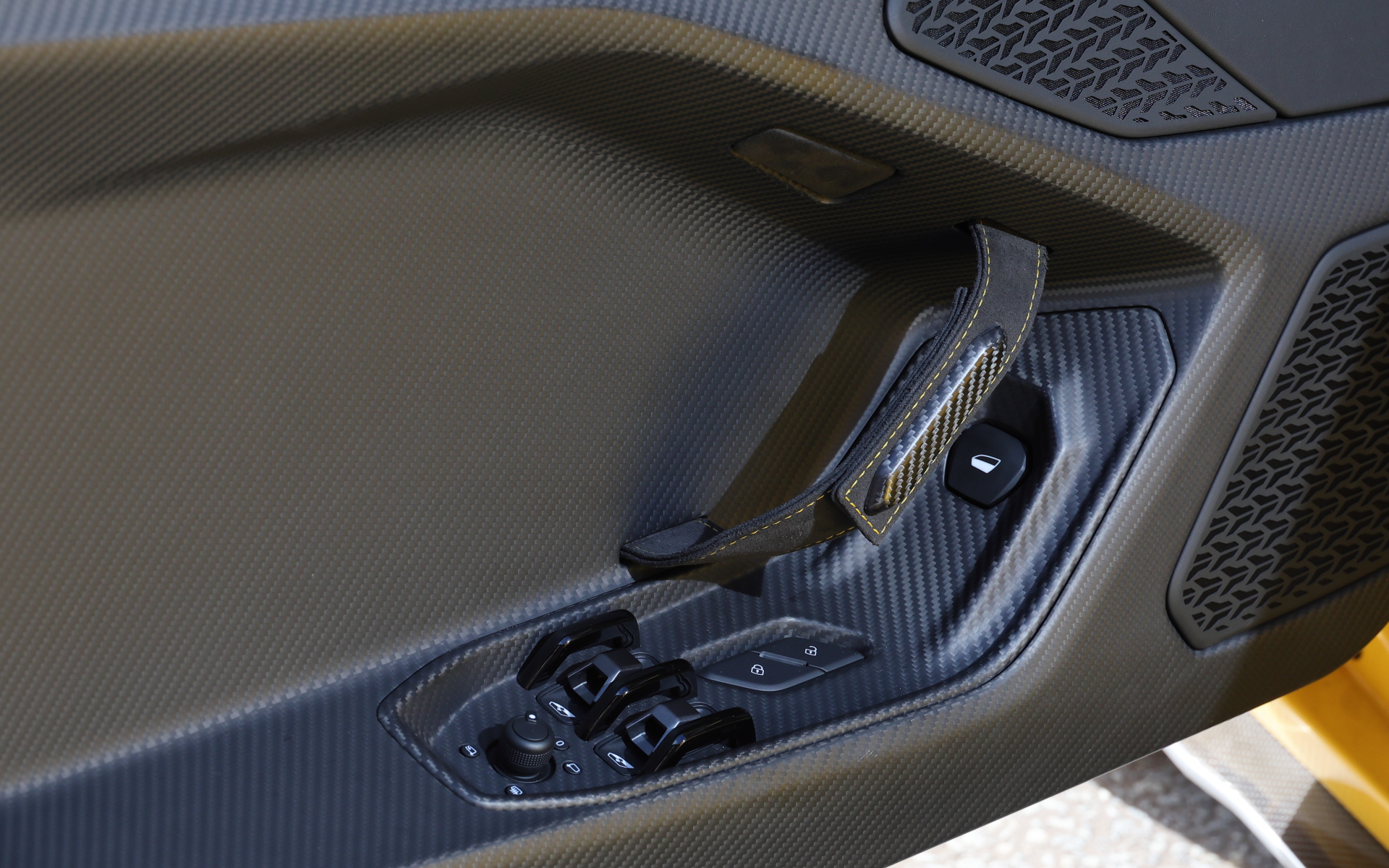 テメラリオ アレジェリータ・パッケージ装着車のインテリア。ドアの内張なども軽量化されている