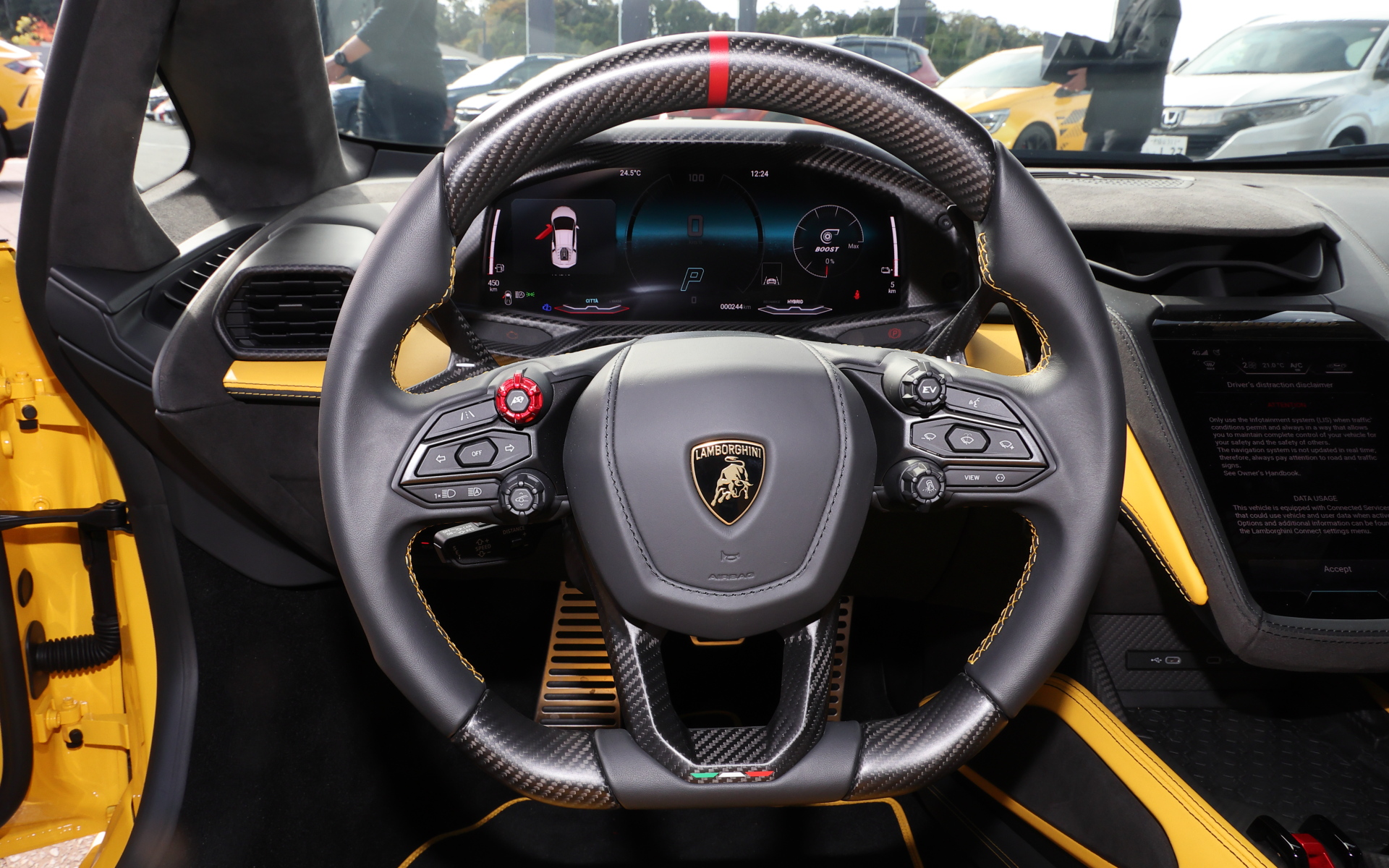 テメラリオ アレジェリータ・パッケージ装着車のインテリア。ドアの内張なども軽量化されている