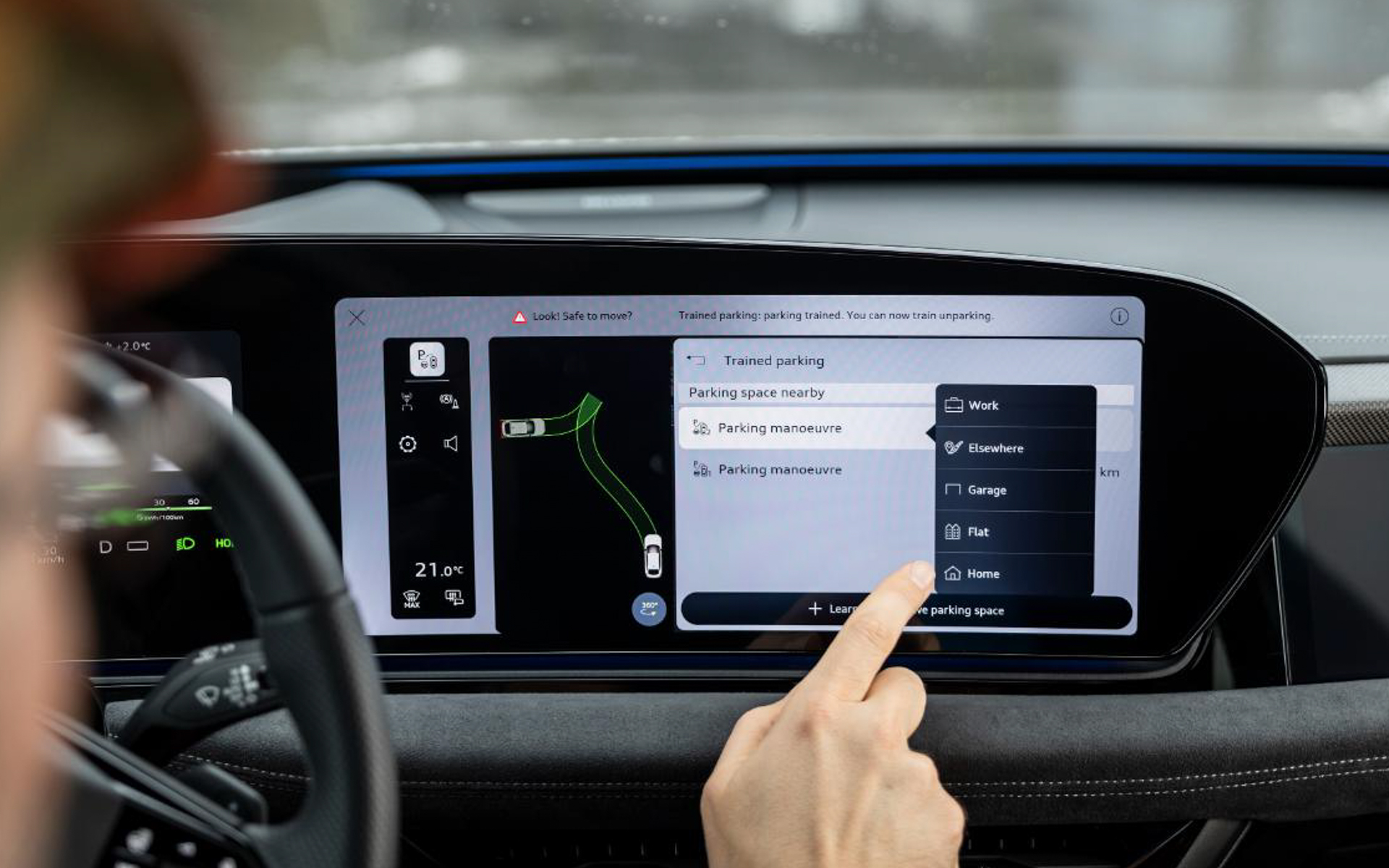 200mまでの駐車操作パターンを記憶して実行してくれるトレインド・パーキング機能