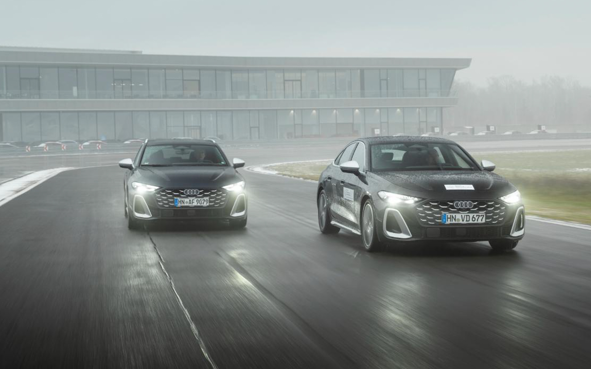 ドライバーの個々の運転スタイルや走行状況に合わせてドライブセレクトモードを自動的に最適化してくれる機能も備える