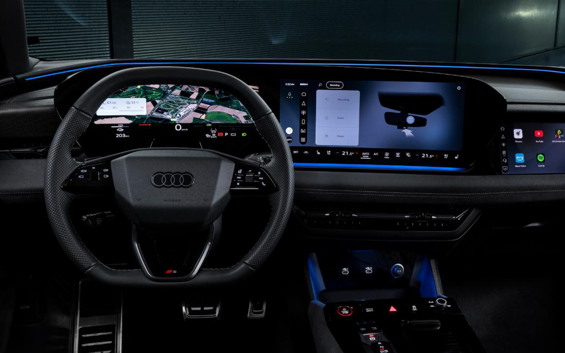 ルームミラー一体型のドライブレコーダーをオプションとして追加