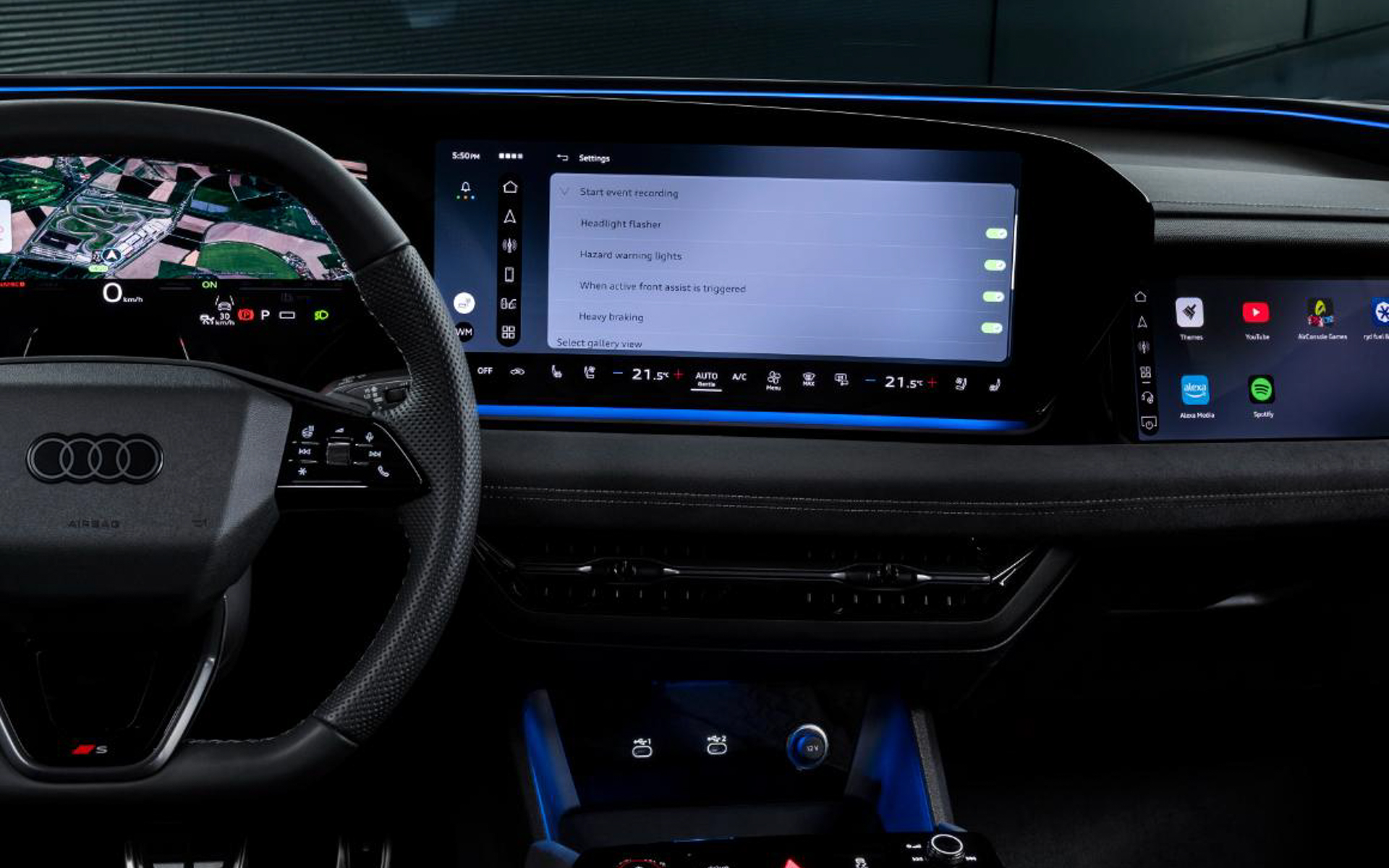 ハザード警告灯の作動や緊急ブレーキなどの操作によって自動録画を開始できる機能も備えている