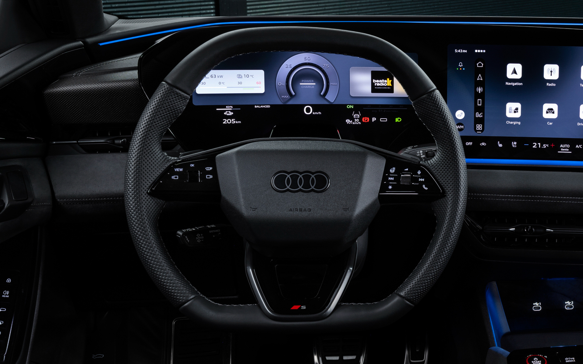 新しいマルチファンクションステアリングホイールを採用