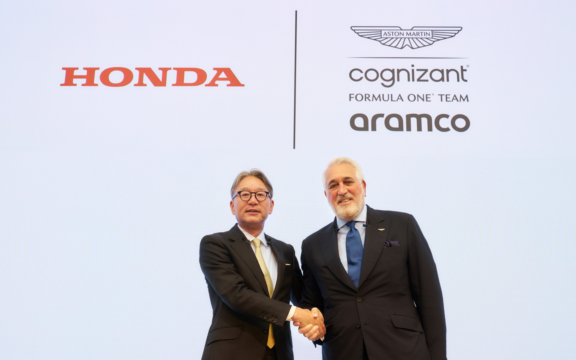 2023年に開催された会見に登壇した本田技研工業株式会社 取締役 代表執行役社長 三部敏宏氏と、Aston Martin Aramco Cognizant Formula One Team会長 ローレンス・ストロール氏