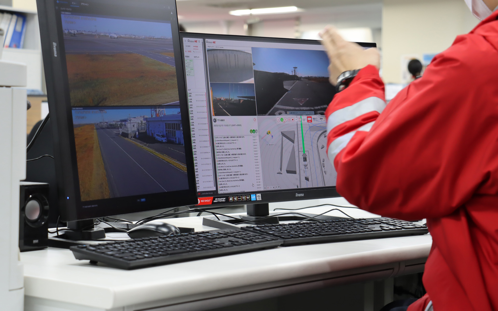 このほかにもJALの貨物事務所内にある運行管理システムについても見学。停止線で車両が一時停止したシーンでは運行管理者がしっかりと指さし確認をしていた