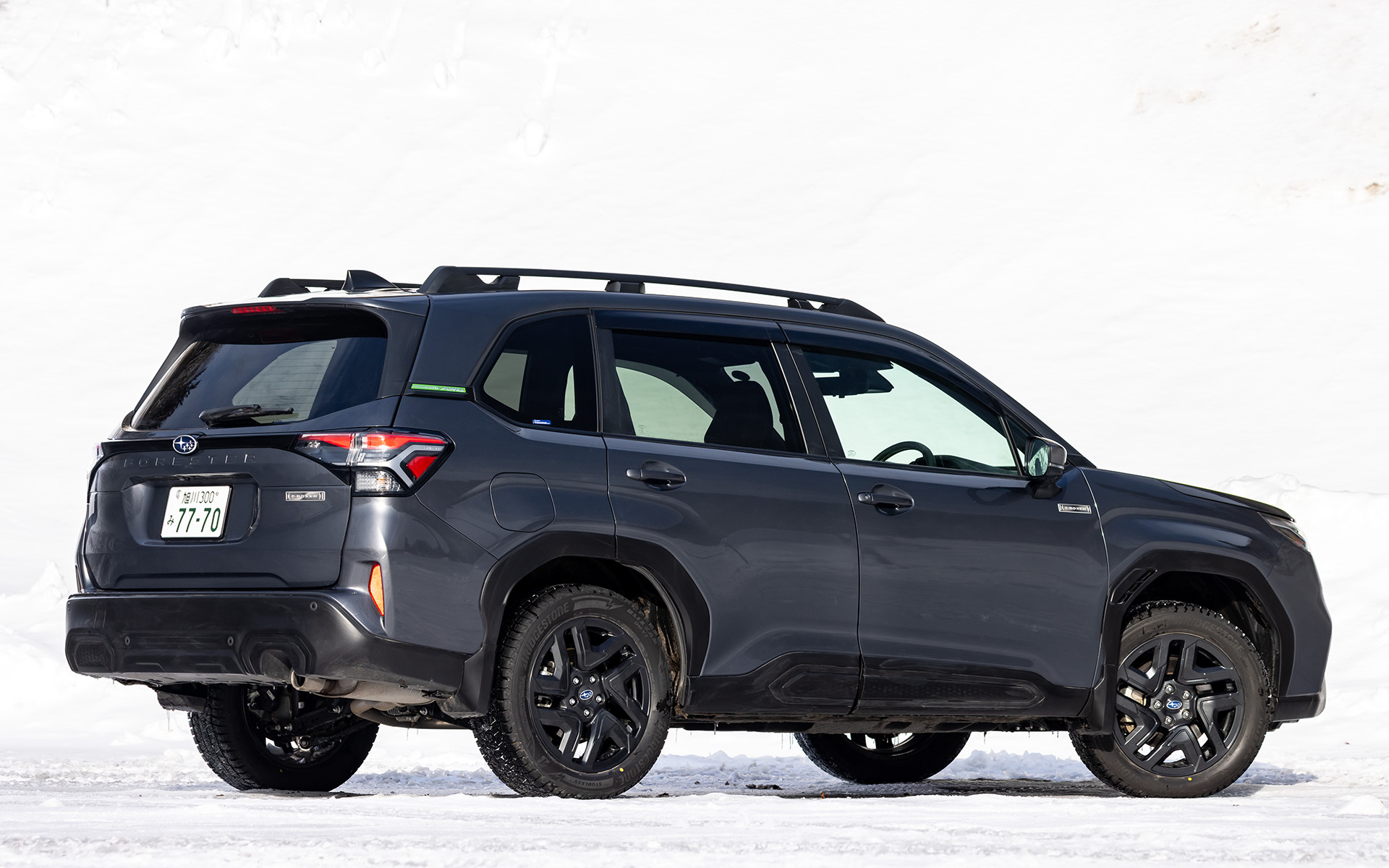 旅の相棒はフォレスター X-BREAK S:HEV EX。ボディサイズは4655×1830×1730mm（全長×全幅×全高）、ホイールベースは2670mm。スバル独自のシンメトリカルAWDに悪路の走りをサポートする「X-MODE」を搭載するとともに、最低地上高は220mmを確保し、アプローチアングルは20.3度、ランプブレークオーバーアングルは21.0度、ディパーチャーアングルは25.7度という参考値が公表されている