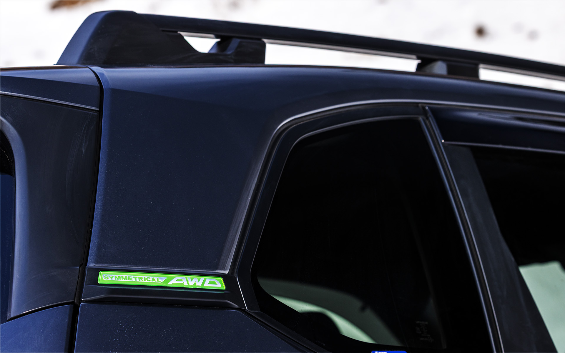 X-BREAKはグリルやDピラーのオーナメントにアクティブな印象の「エナジーグリーン」を採用