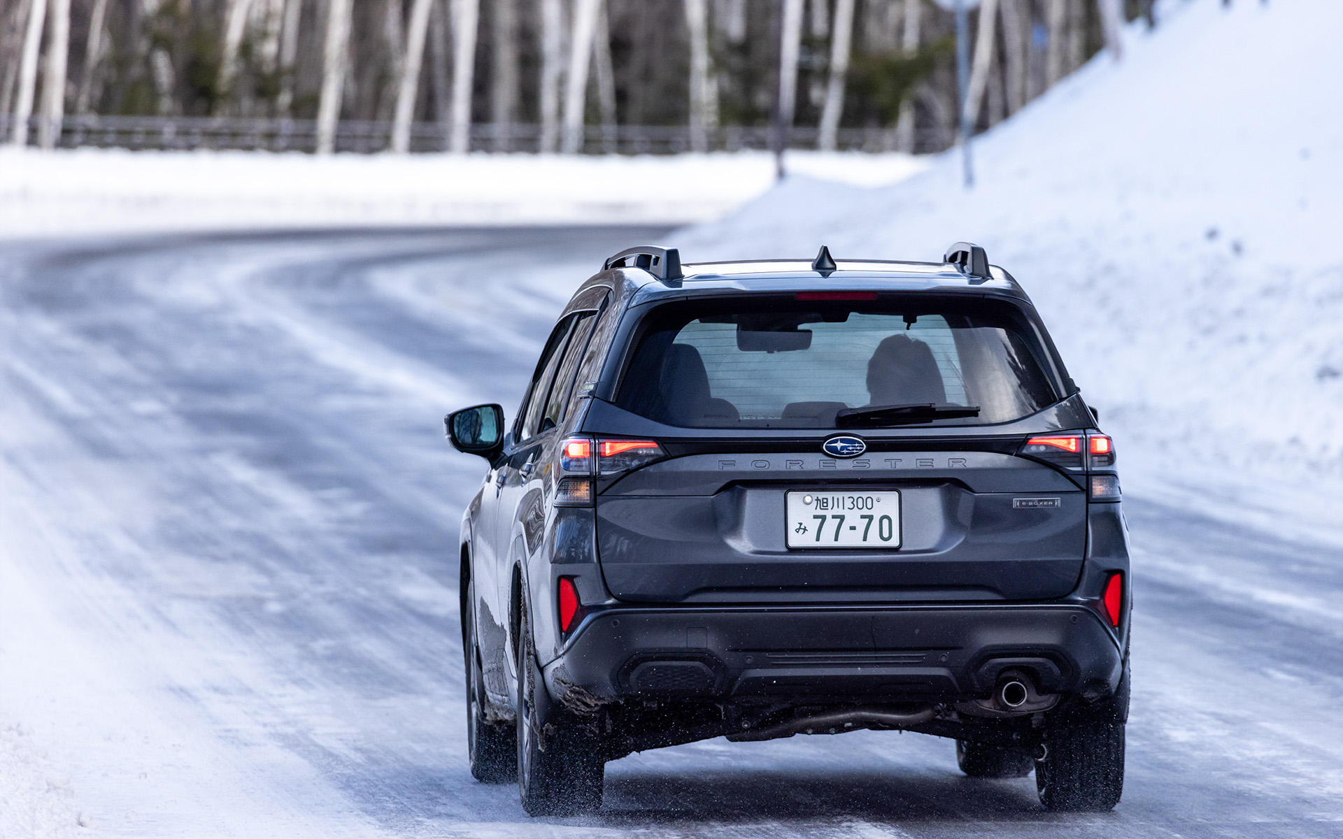 さまざまな路面を走行して感じたのは、性能の高さと死角の少ないウィンドウエリアの広さ