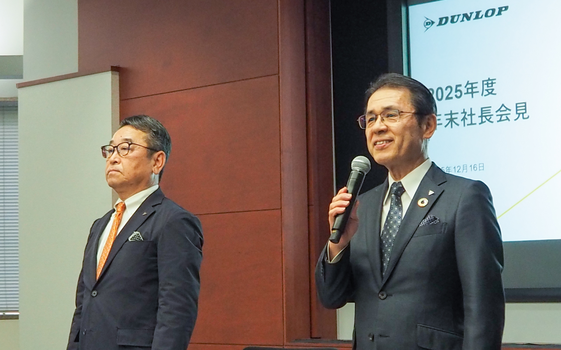 左から住友ゴム工業株式会社 代表取締役 専務執行役員 西口豪一氏、住友ゴム工業株式会社 代表取締役社長 山本悟氏