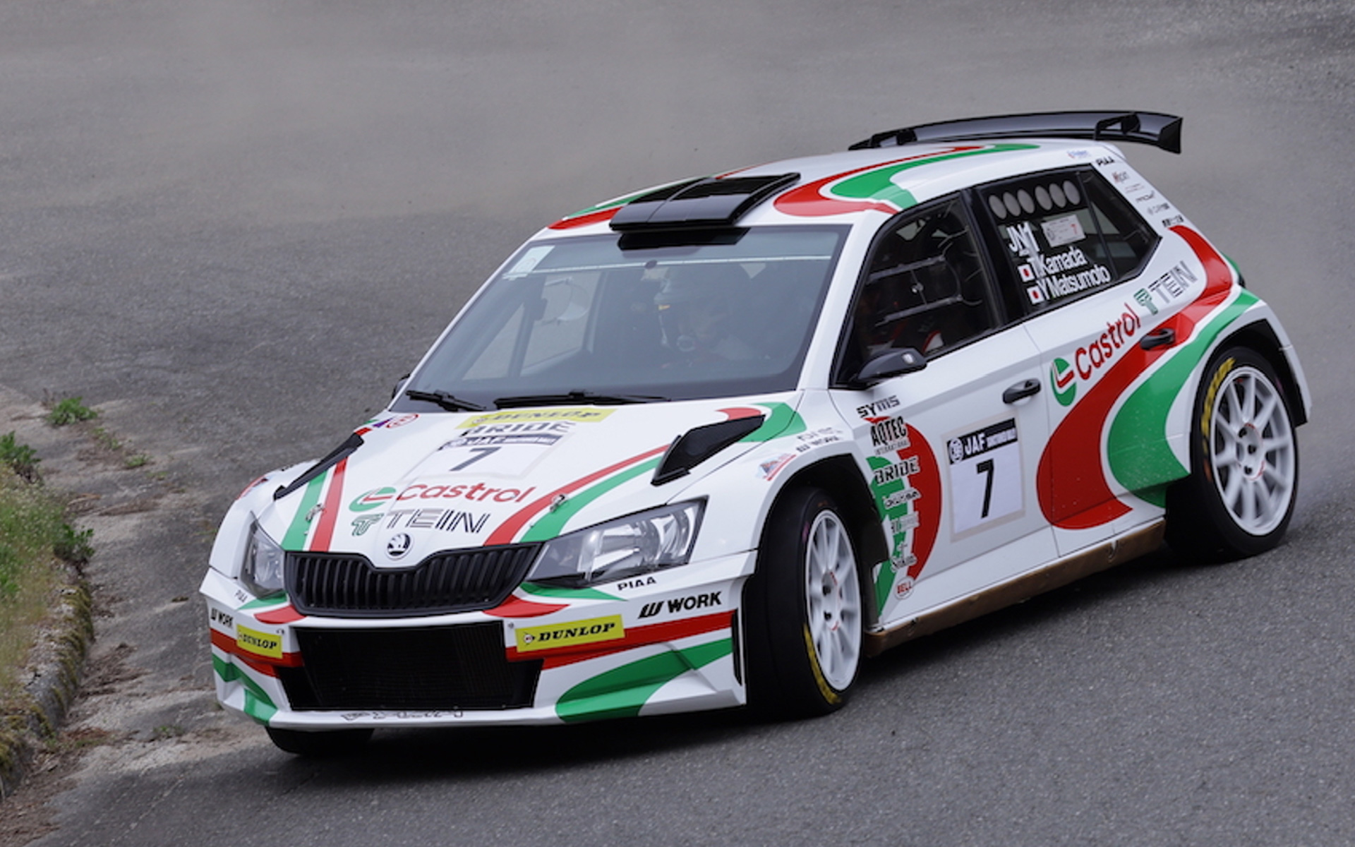 ラリージャパン2025に参戦したカストロールカラーのラリーカー、シュコダの「ファビア R5」