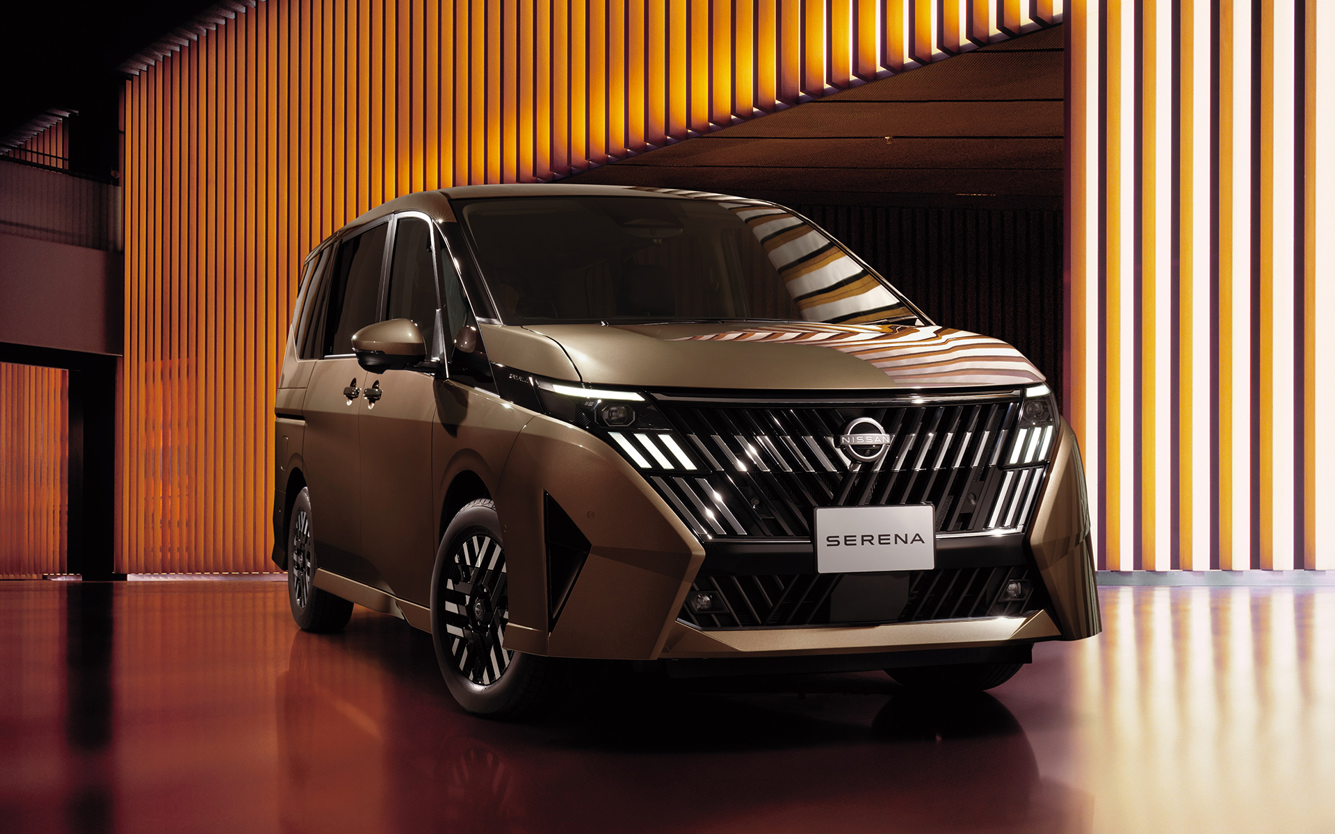 ルキシオンとハイウェイスターVではフロントグリルとアルミホイールにそれぞれ新たなデザインを採用