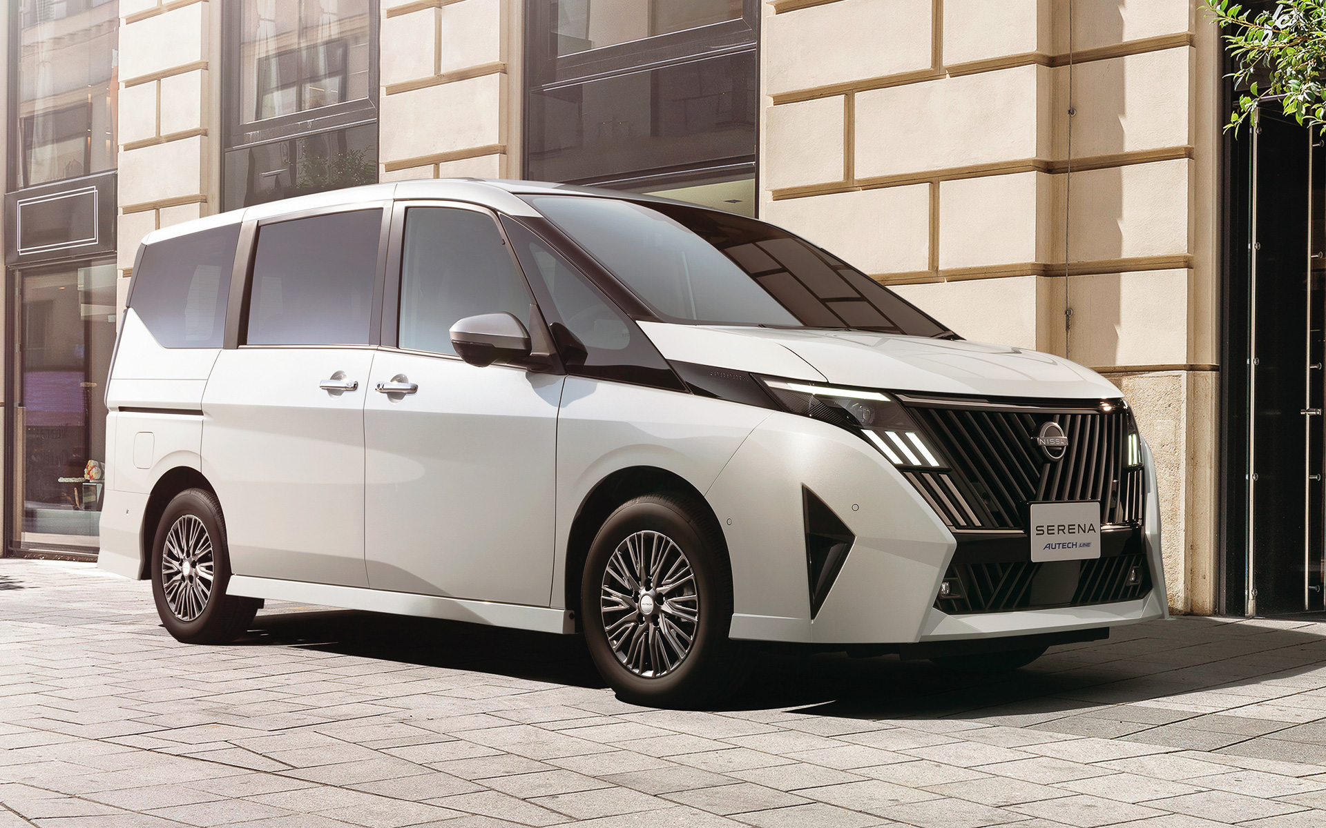 セレナ「AUTECH LINE」