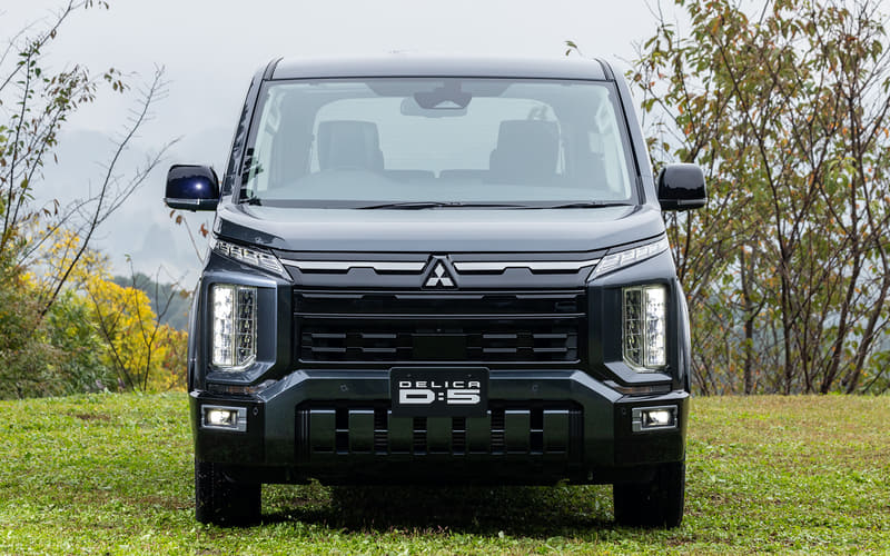 三菱自動車、独自四輪制御技術「S-AWC」搭載など大幅改良した「デリカD