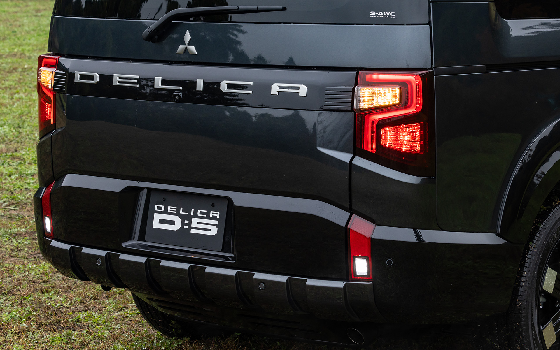 前後ともシンプルで立体感のある力強いデザインにブラッシュアップ