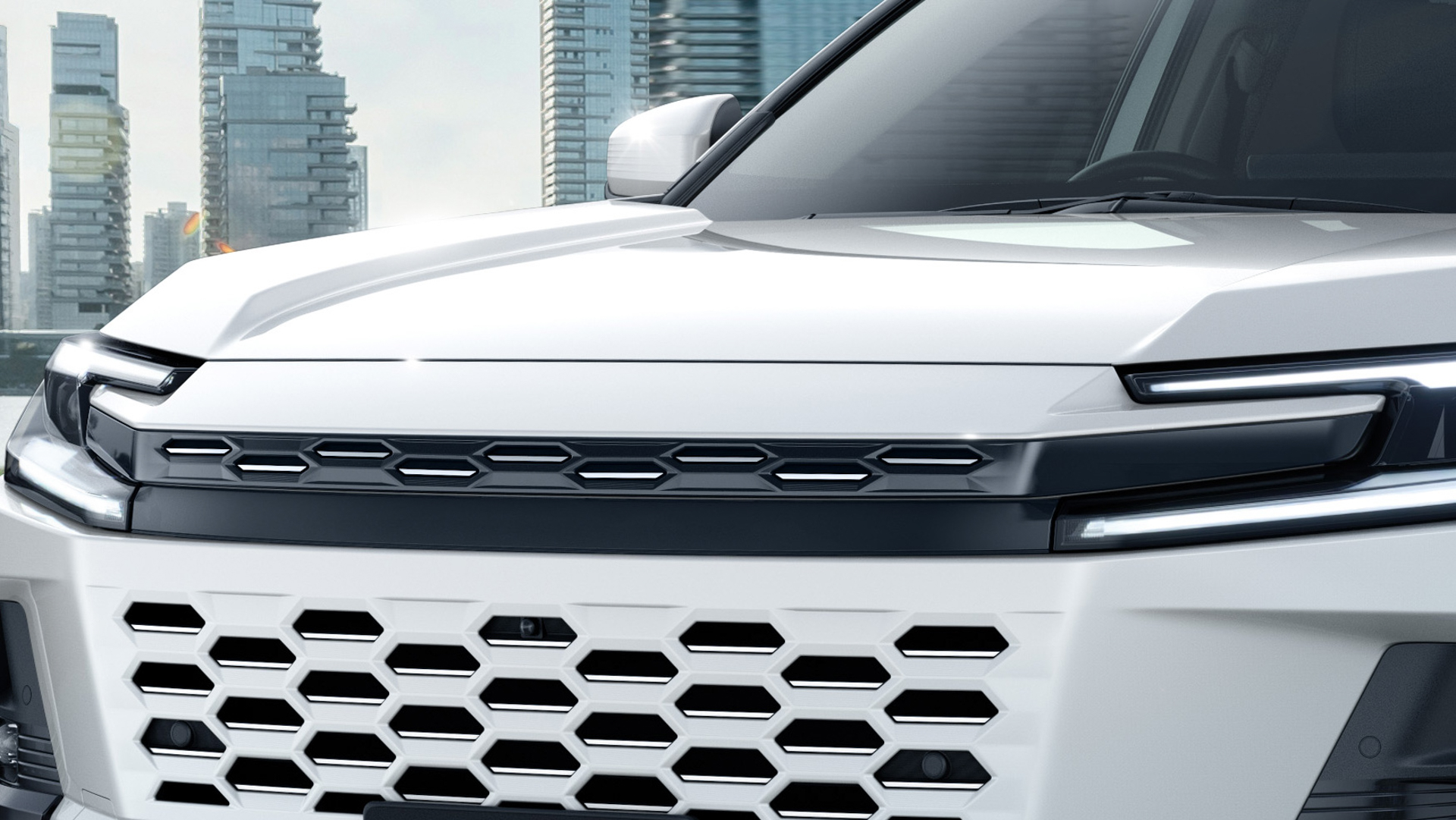 フロントグリルは素地が7万4800円、塗装済みが8万2500円。設定色は「プラチナホワイトパールマイカ」と「アティチュードブラックマイカ」