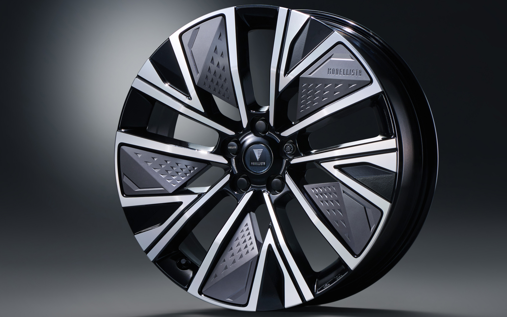 20インチアルミホイールセット（セキュリティロックナット付き）は4本セットで36万5200円