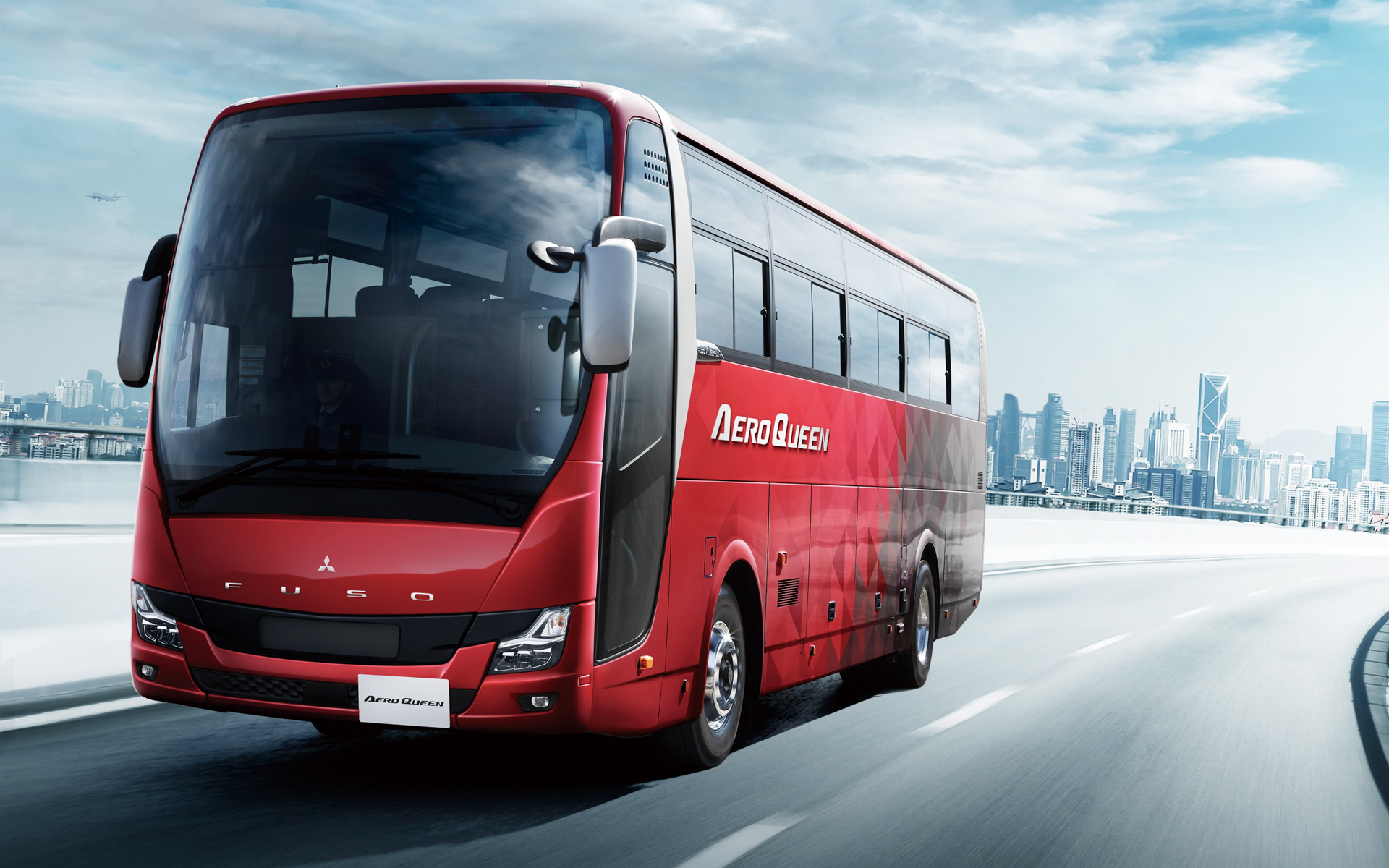 大型観光バス「エアロクィーン」および「エアロエース」の新型モデルを発売
