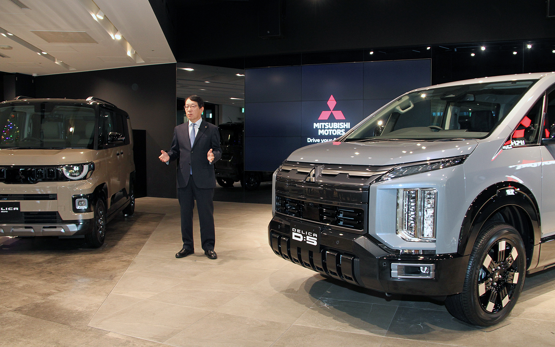 新型デリカD:5について語る三菱自動車工業株式会社 取締役 代表執行役社長 兼 最高経営責任者の加藤隆雄氏