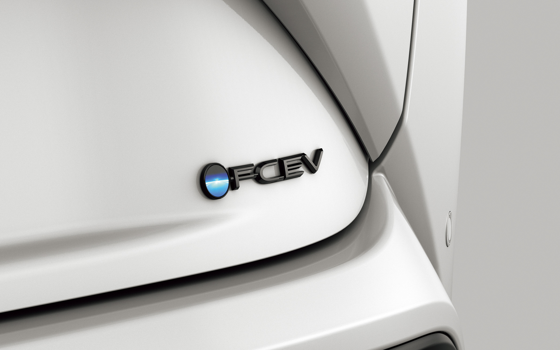 FCEVエンブレムは後方のみに変更