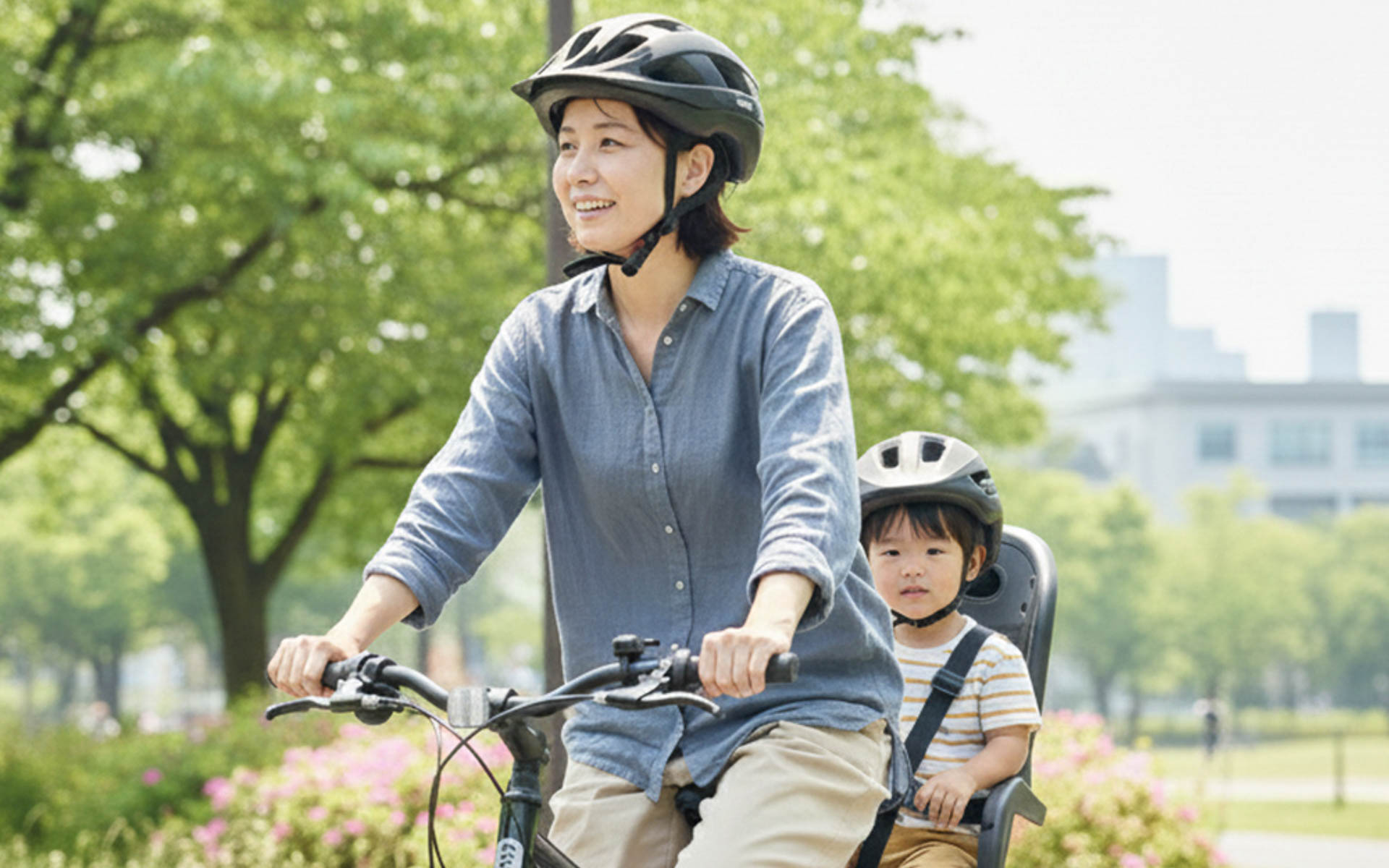 トムスは自転車用ヘルメットの販売を開始した