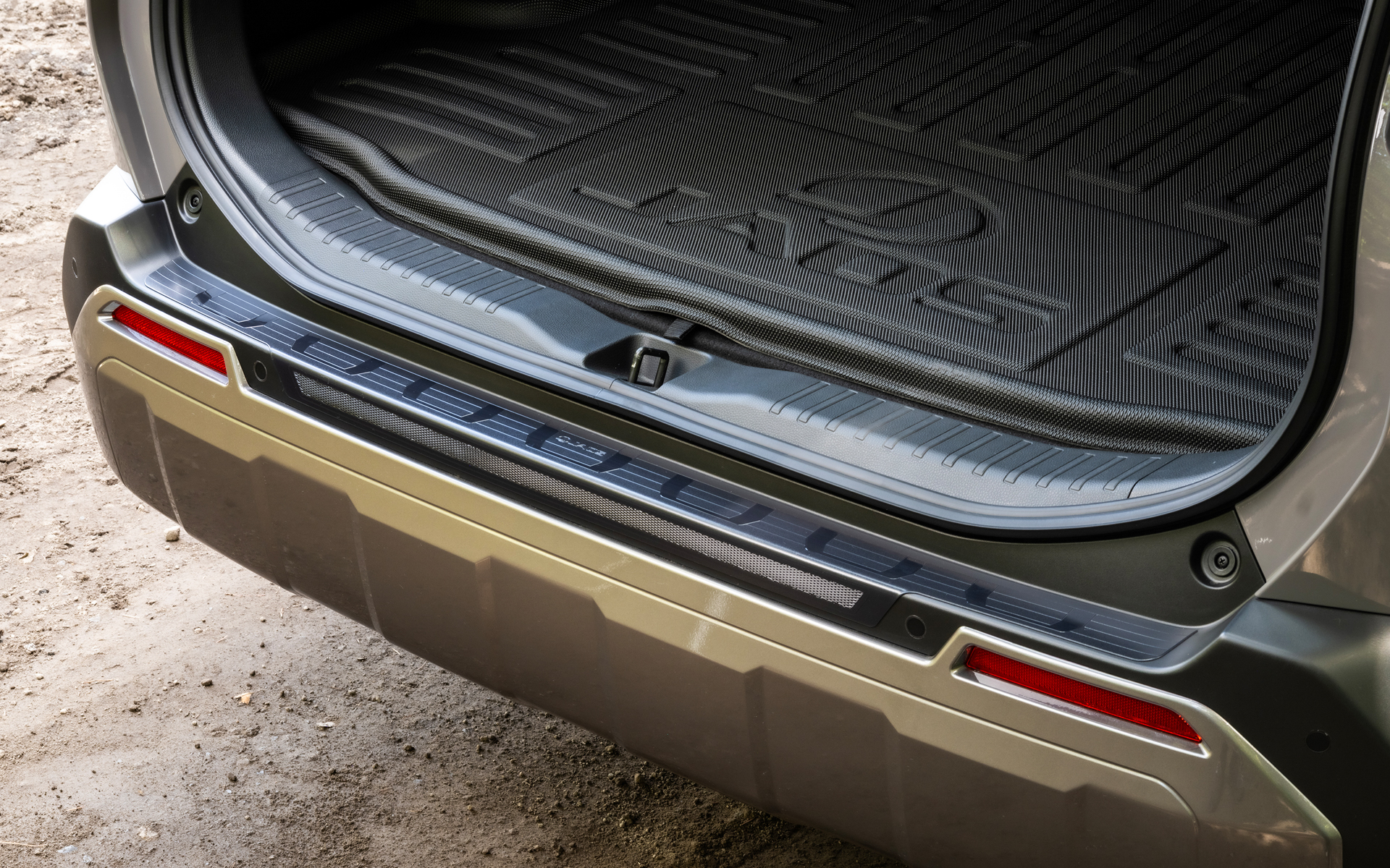 バックドアスカッフプロテクターの価格は1万3200円