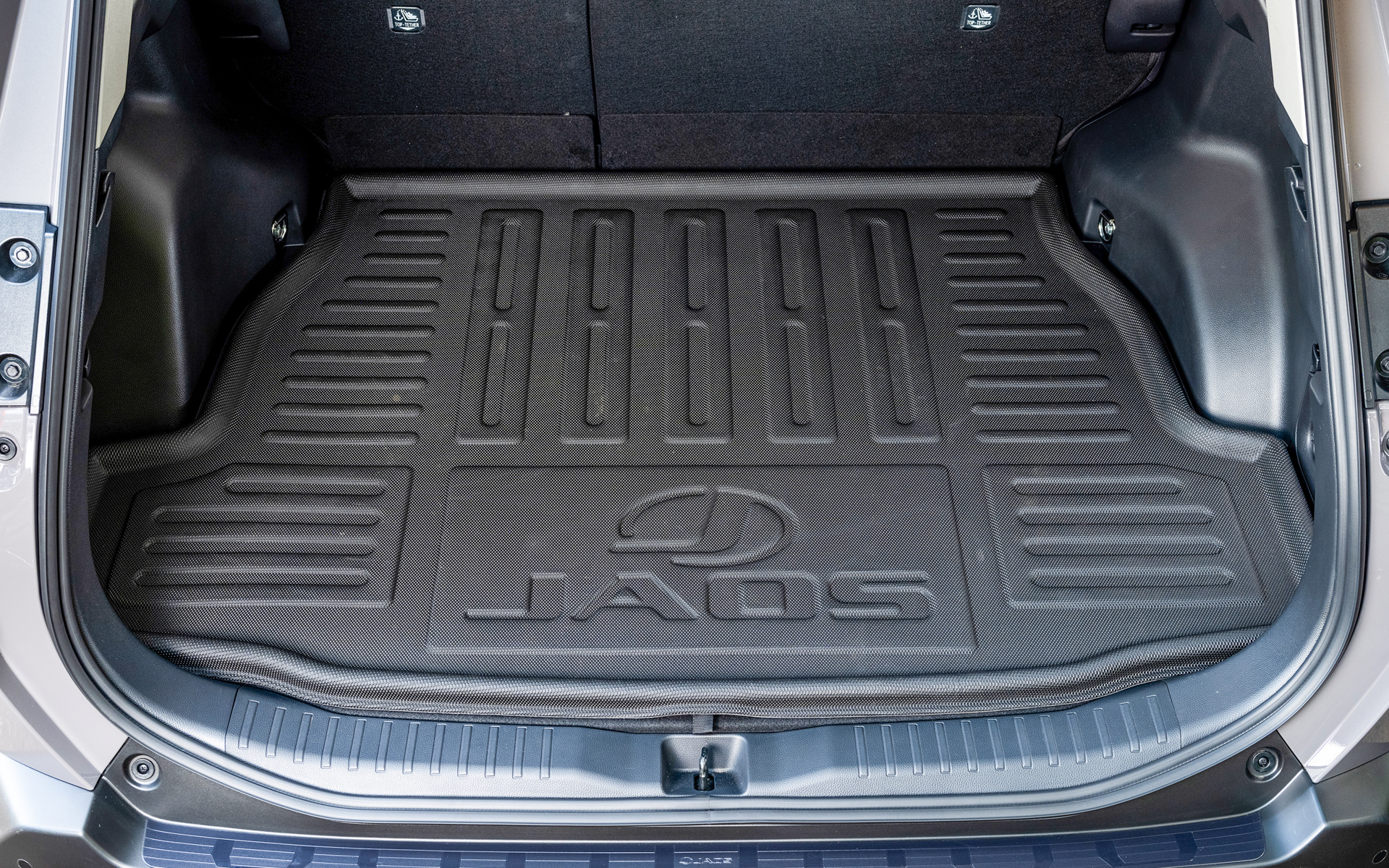 ラゲッジトレイの価格は2万6400円