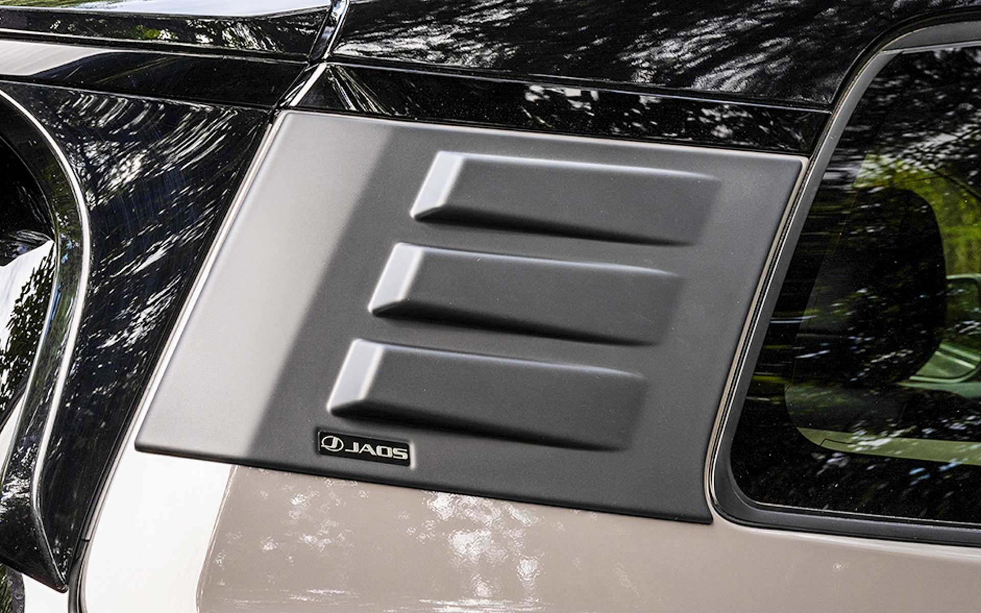 ピラープロテクターの価格は3万3000円