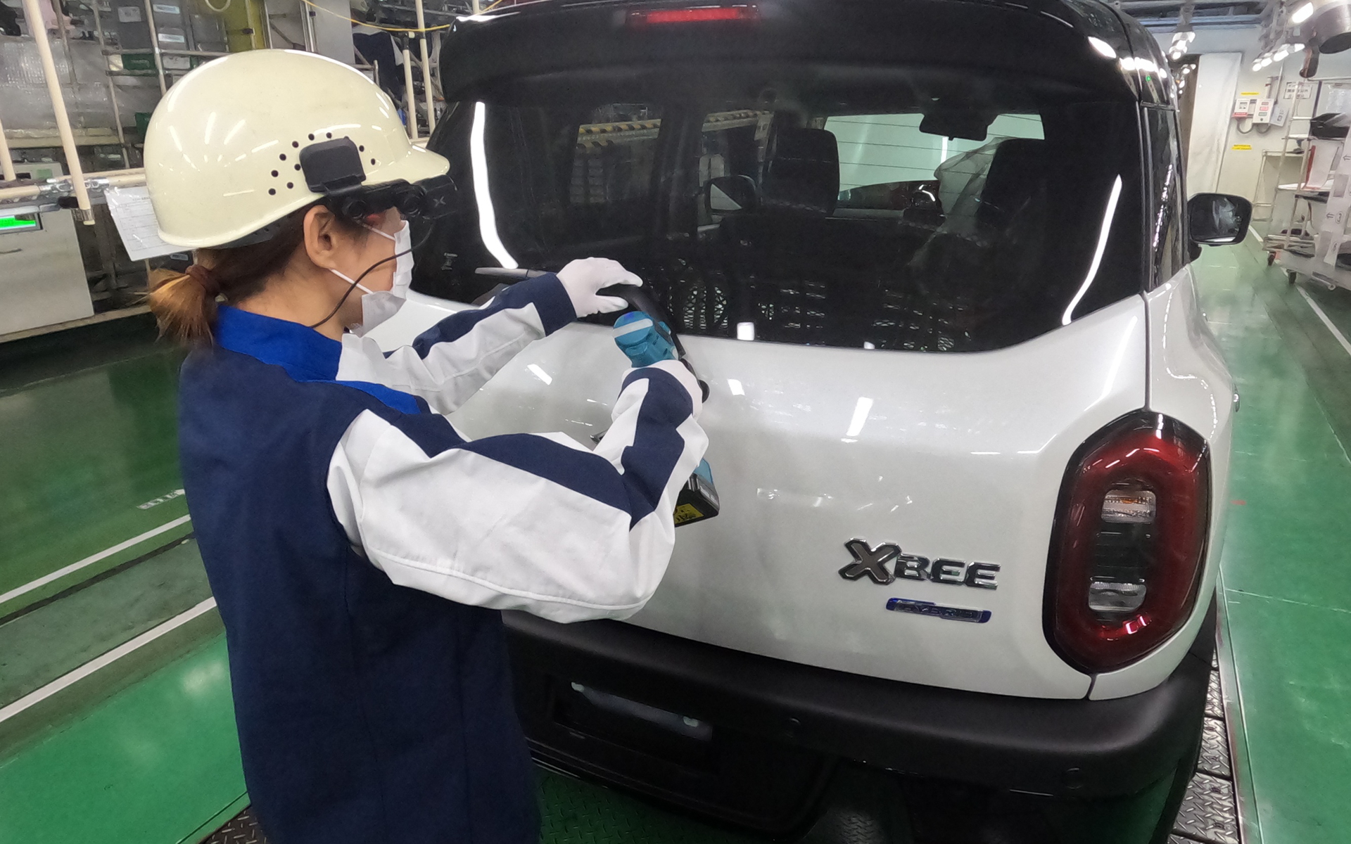 作業員の死角になりやすい箇所をウェアラブル映像でカバーする