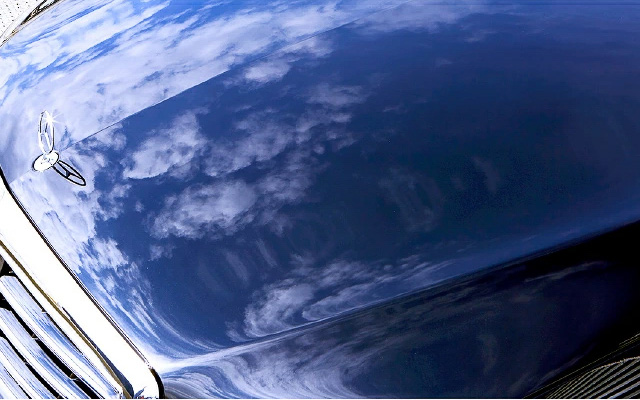 親水コーティングで汚れが落ちやすくなり、繰り返し施工することで輝きが増していく