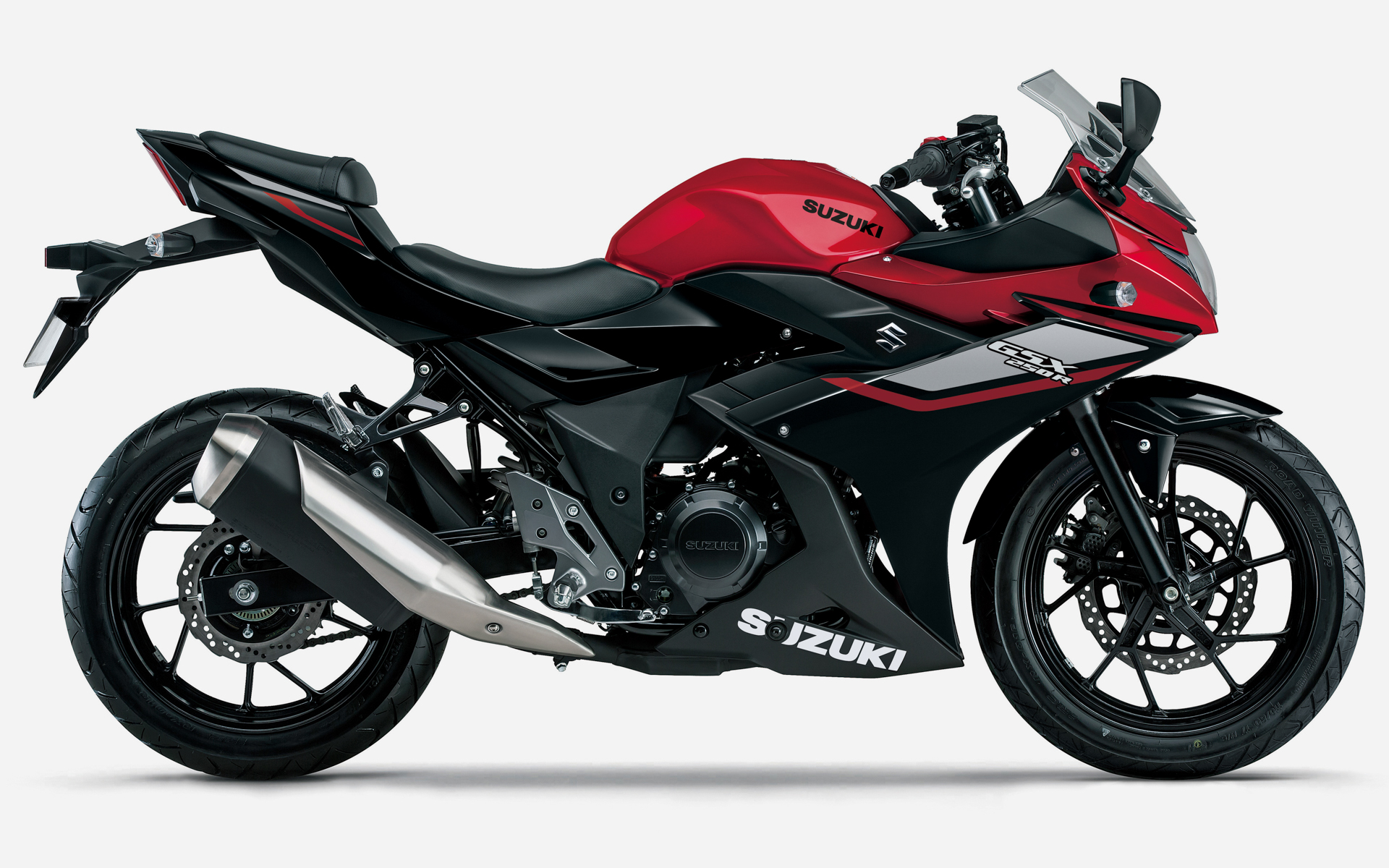 ボディカラー「ダイヤモンドレッドメタリック/パールネブラーブラック」